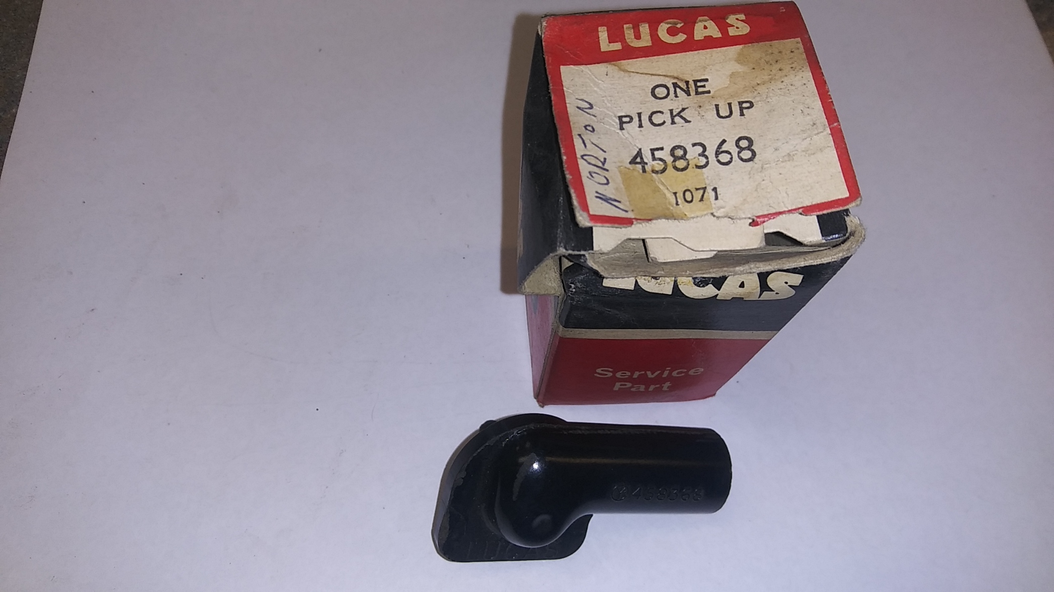 458368 Clip On Mag Pic Up