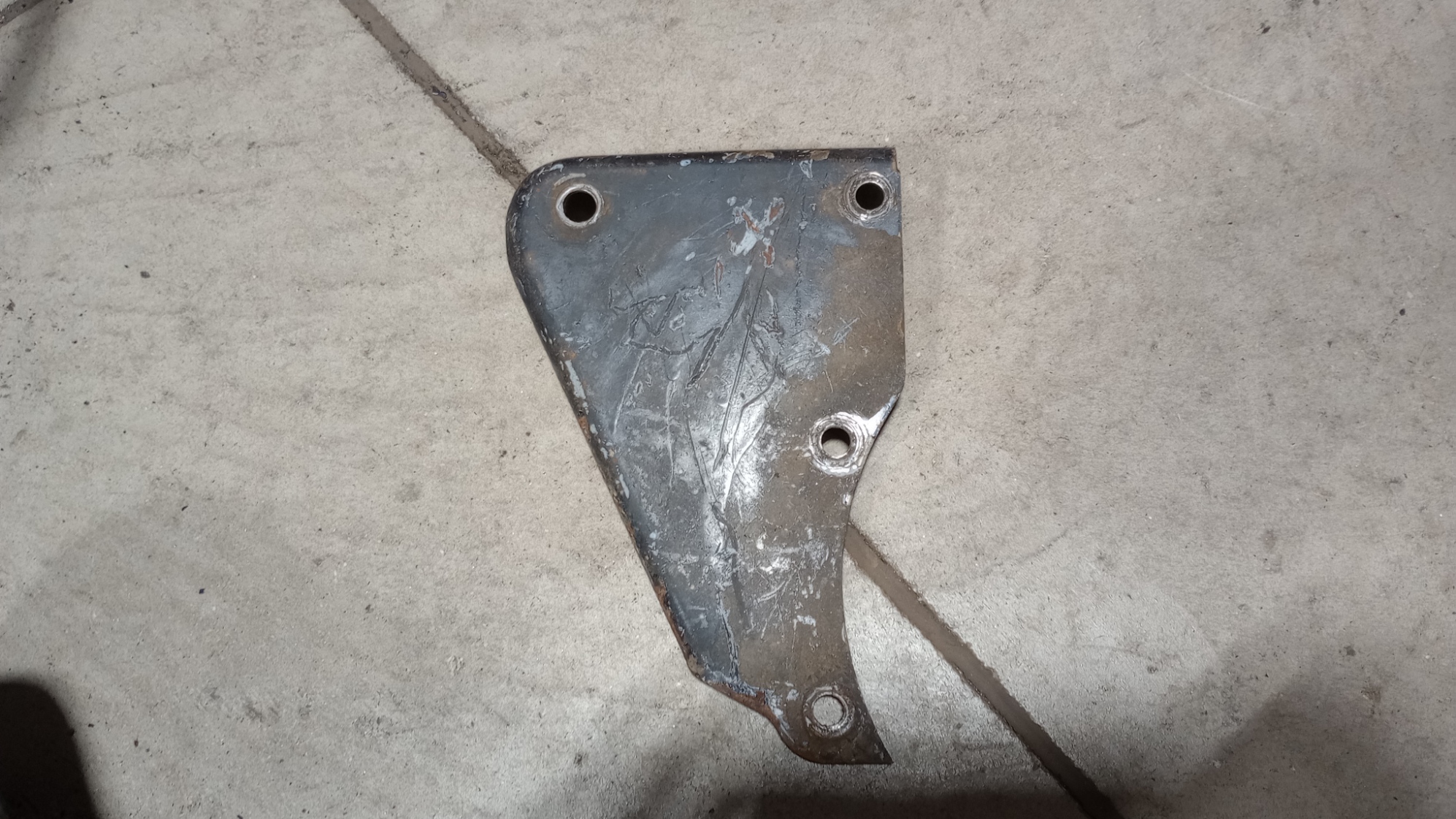82-7333U Used Left Side Front Motor Mount Plate