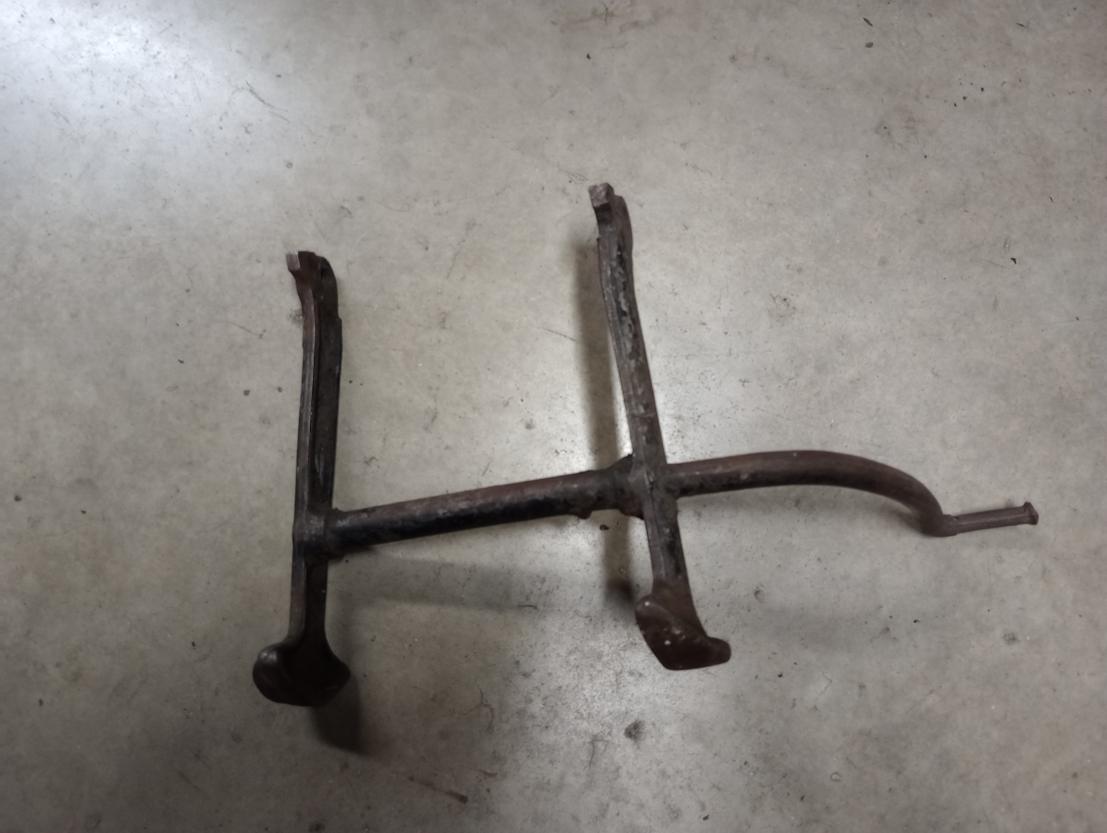 82-4763U Used Center Stand Pre-Unit Triumph Swing Arm Models -1