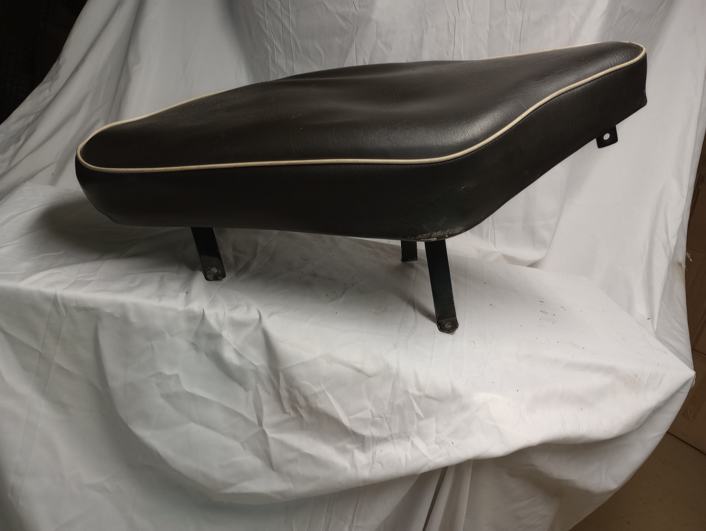 82-3153 SEAT,1950 TRIUMPH 5T, 6T