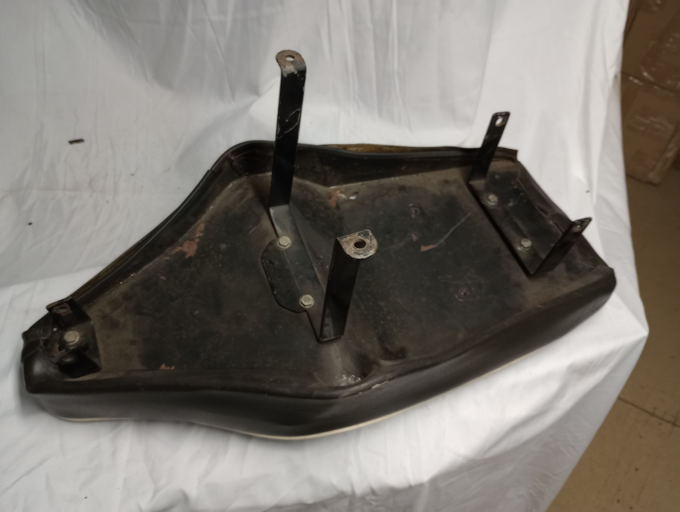 82-3153 SEAT,1950 TRIUMPH 5T, 6T