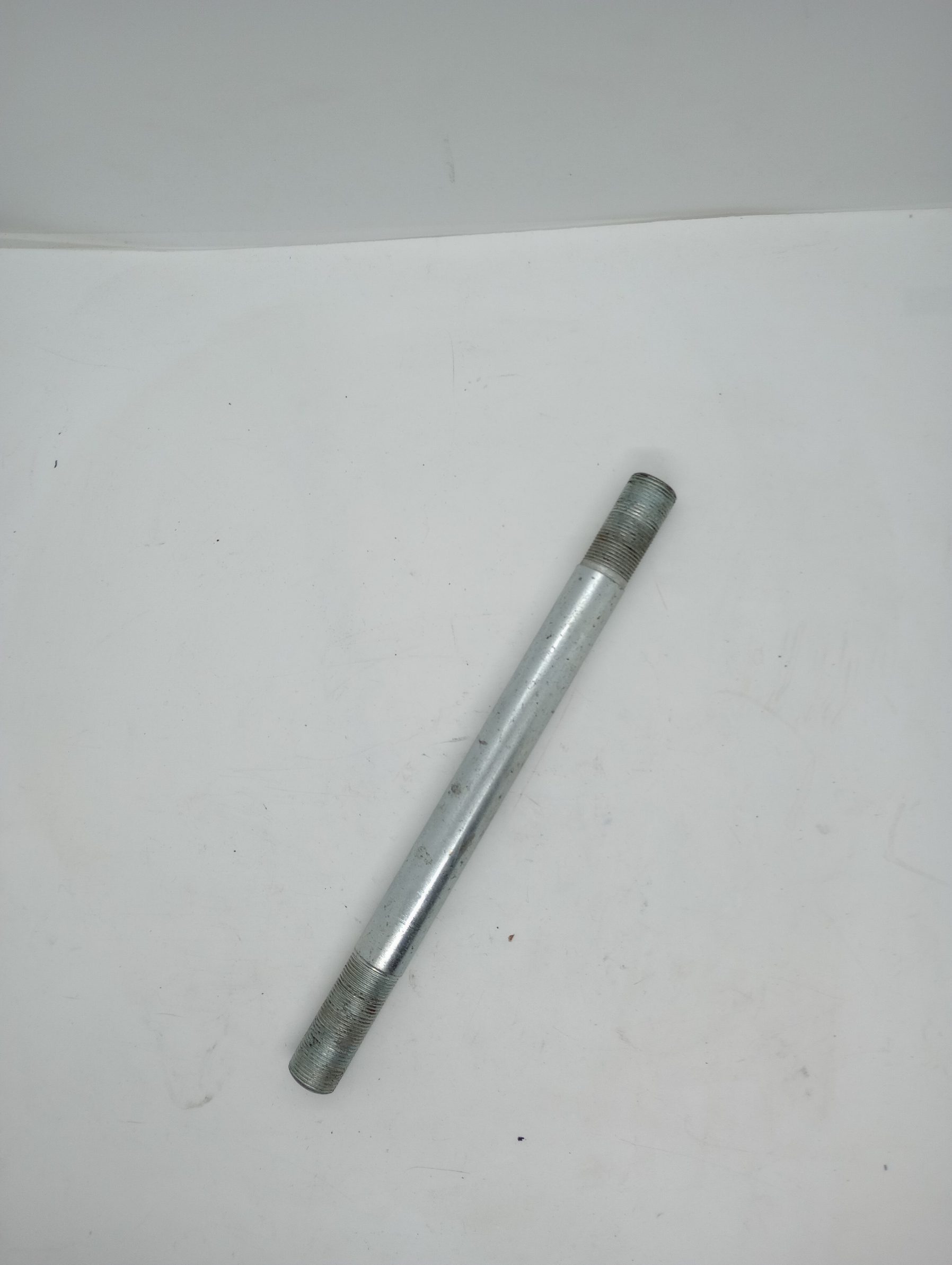 37-1281 REAR WHEEL SPINDLE Triumph