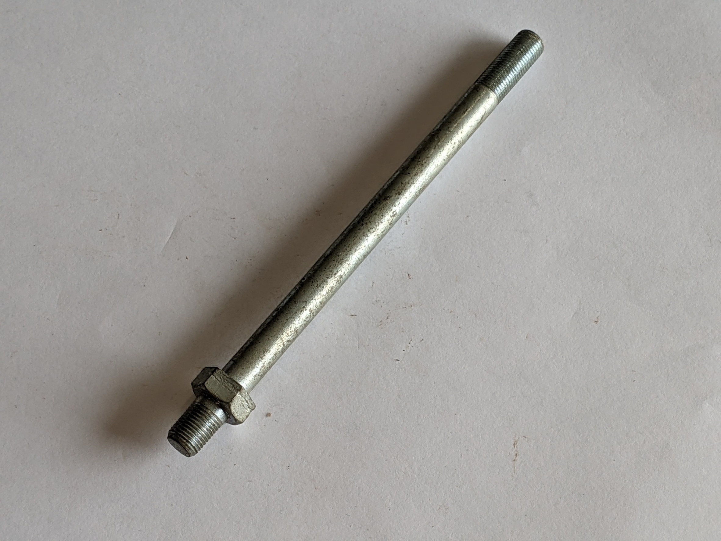 70-3795 Cylinder Head Bolt with Torque Stay