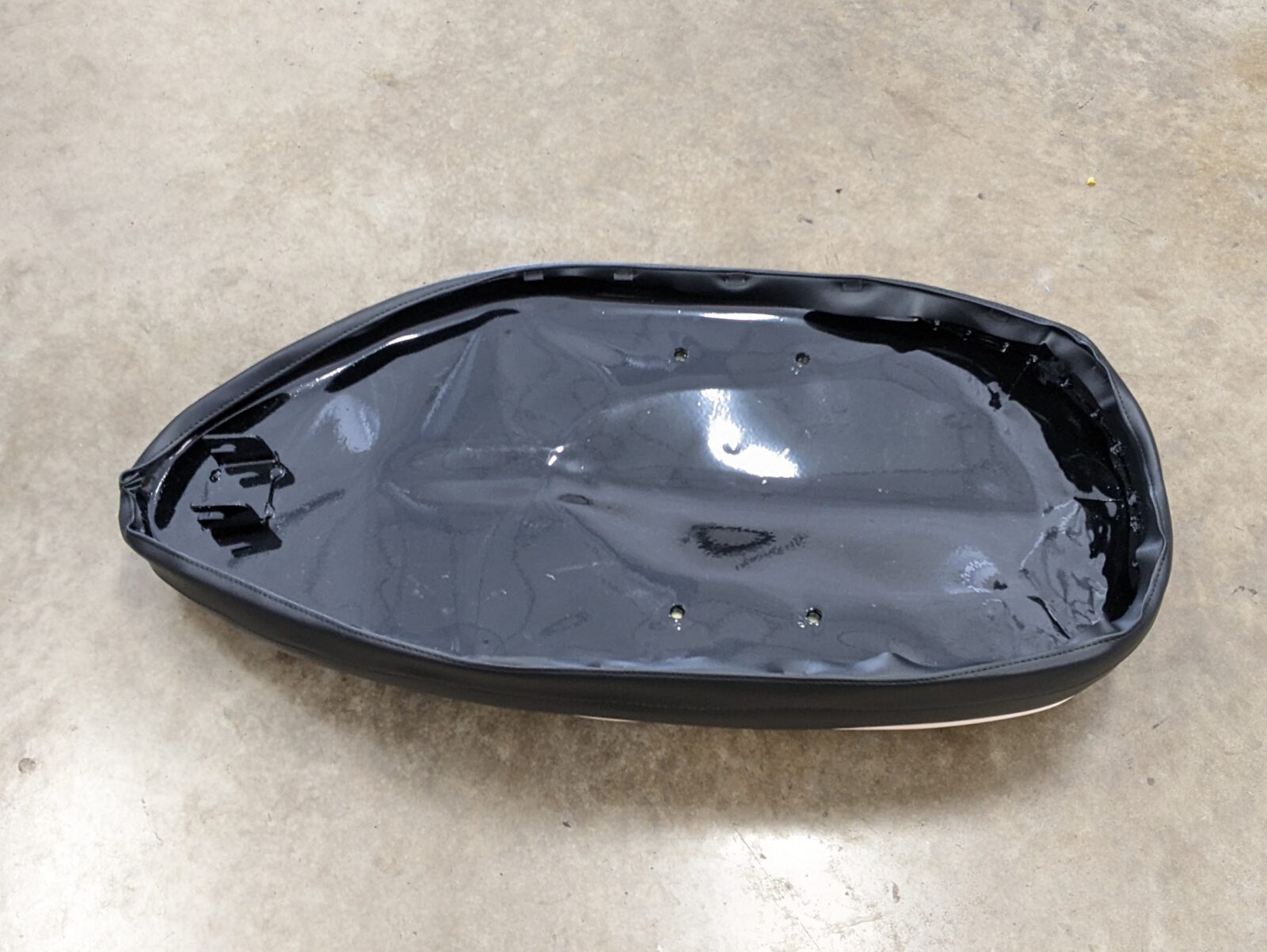 68-9024 Black Seat with White Piping, BSA A50/65 4