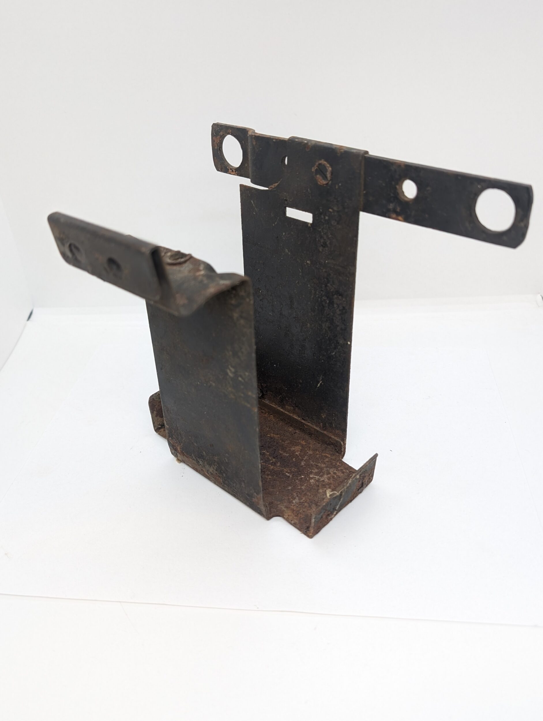 82-5333U Batter Carrier, 6V, Triumph, 1963 - 1965 - USED