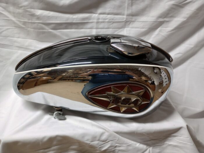 68-8188 Gas Tank 2.5 Gallon, BSA A65 1968-70 Black