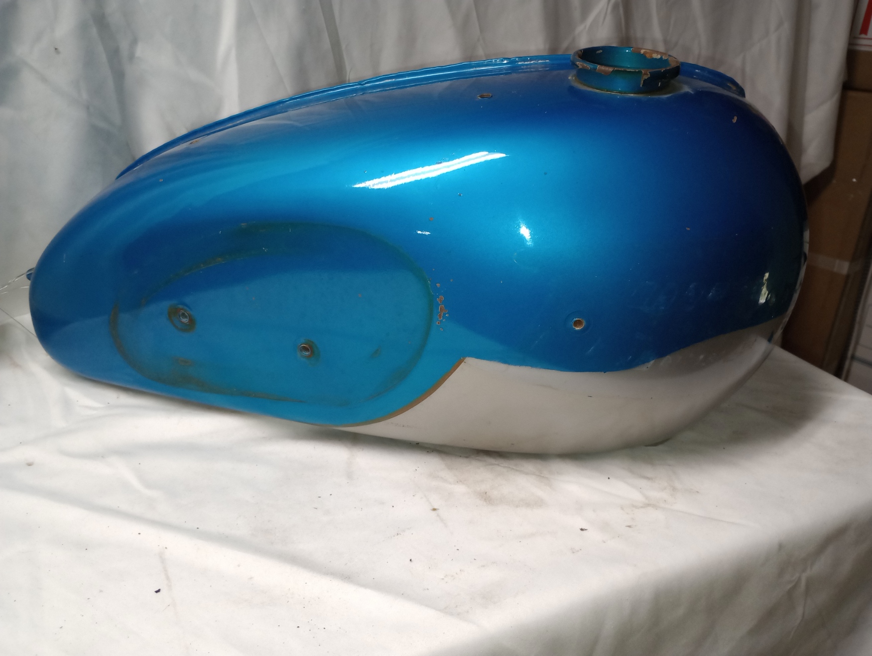 82-5260 Triumph Gas Tank 1965