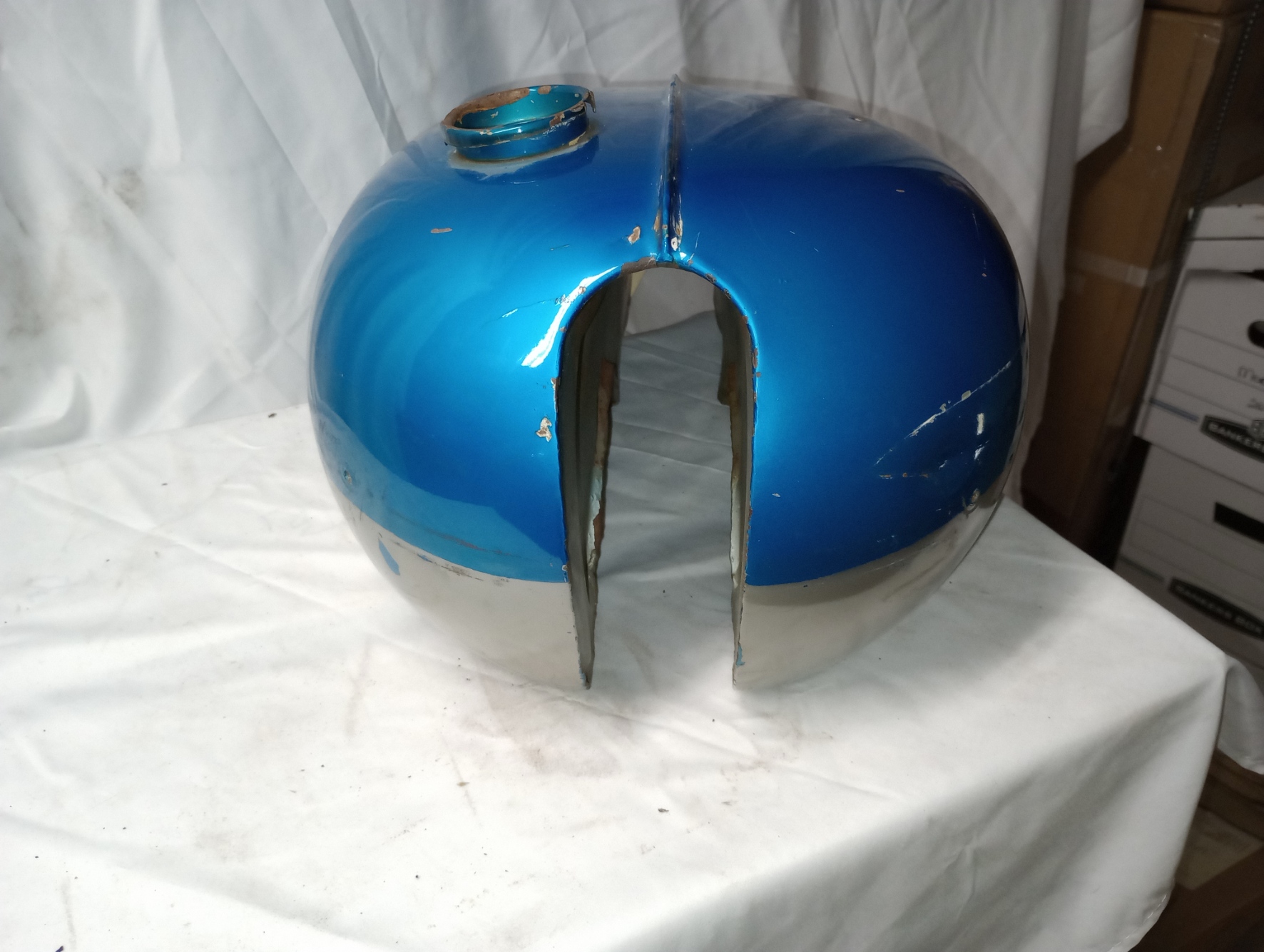 82-5260 Triumph 1965 650 Bonneville Gas Tank 1965 4 Gallon - Image 4