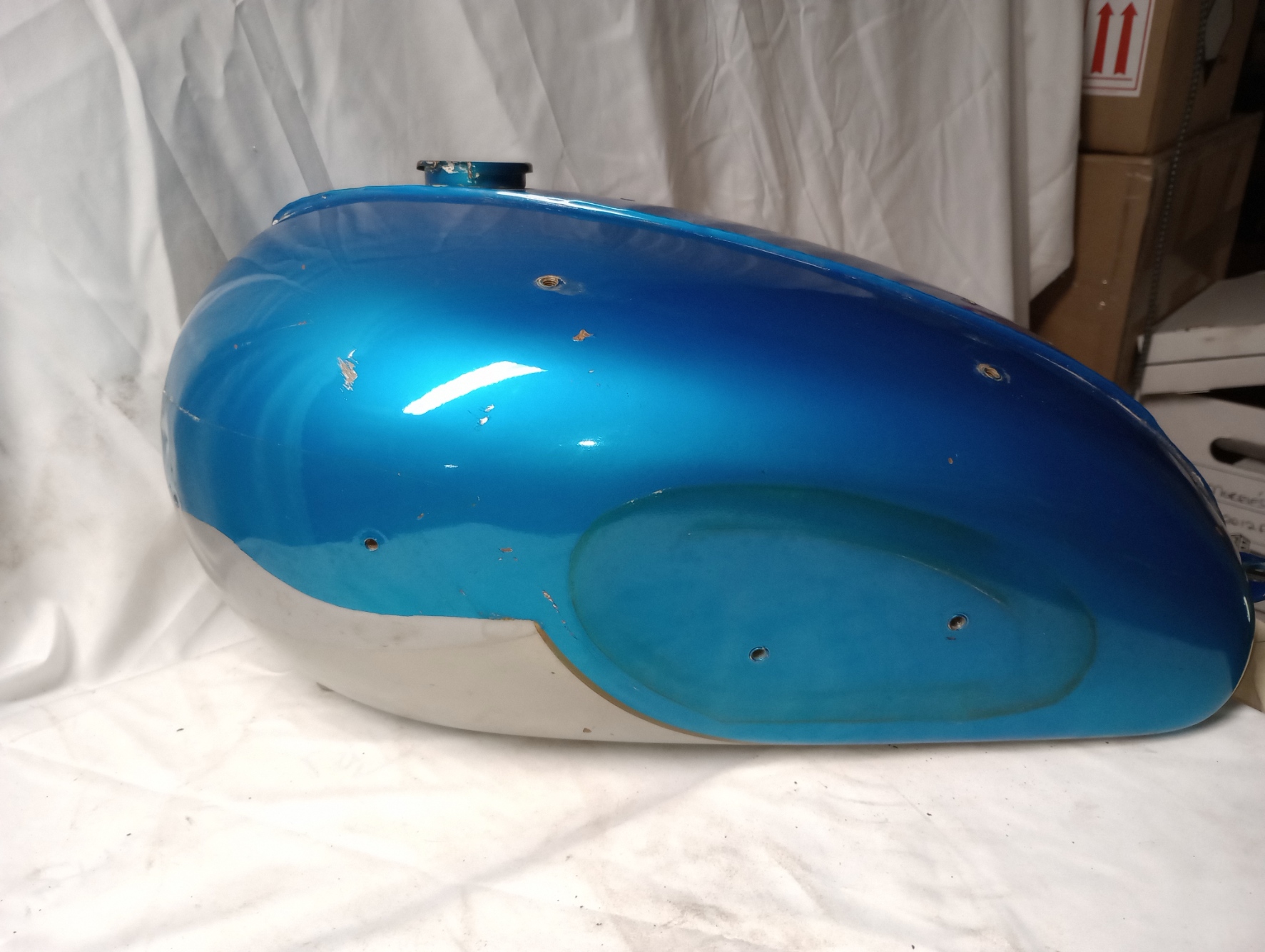 82-5260 Triumph 1965 650 Bonneville Gas Tank 1965 4 Gallon - Image 3