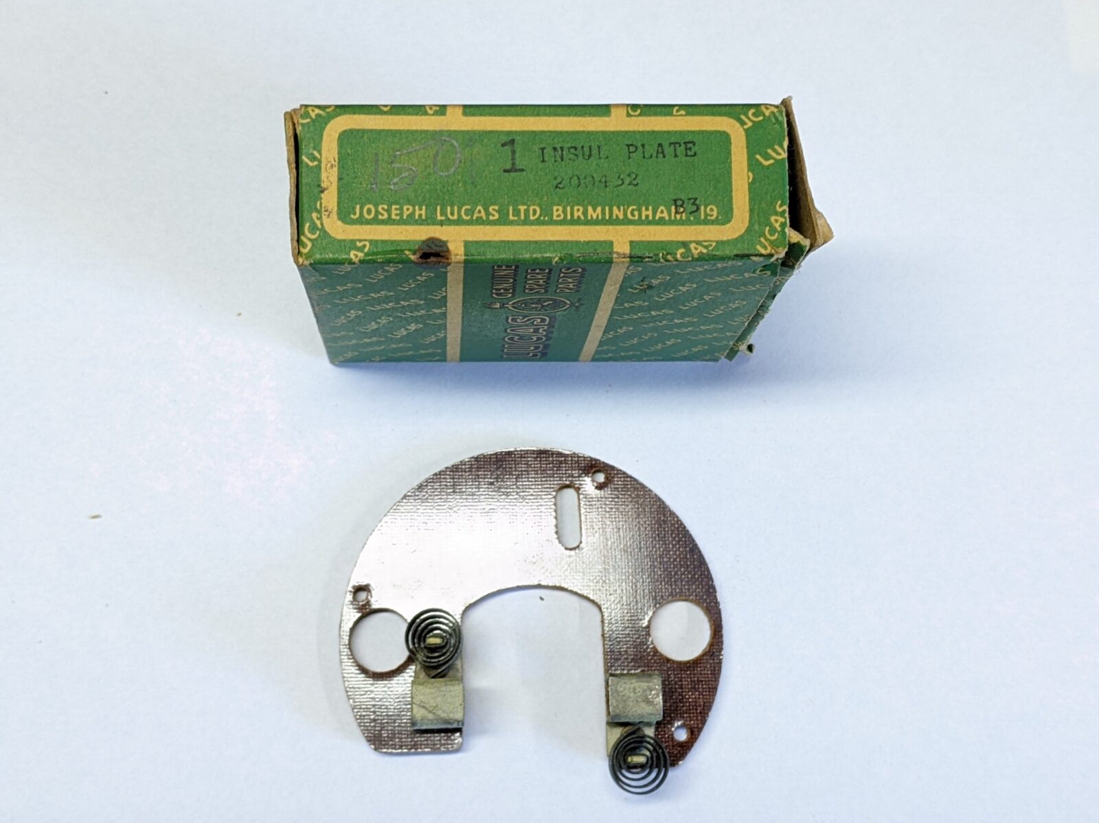 200432 Insulator Plate, NOS Lucas
