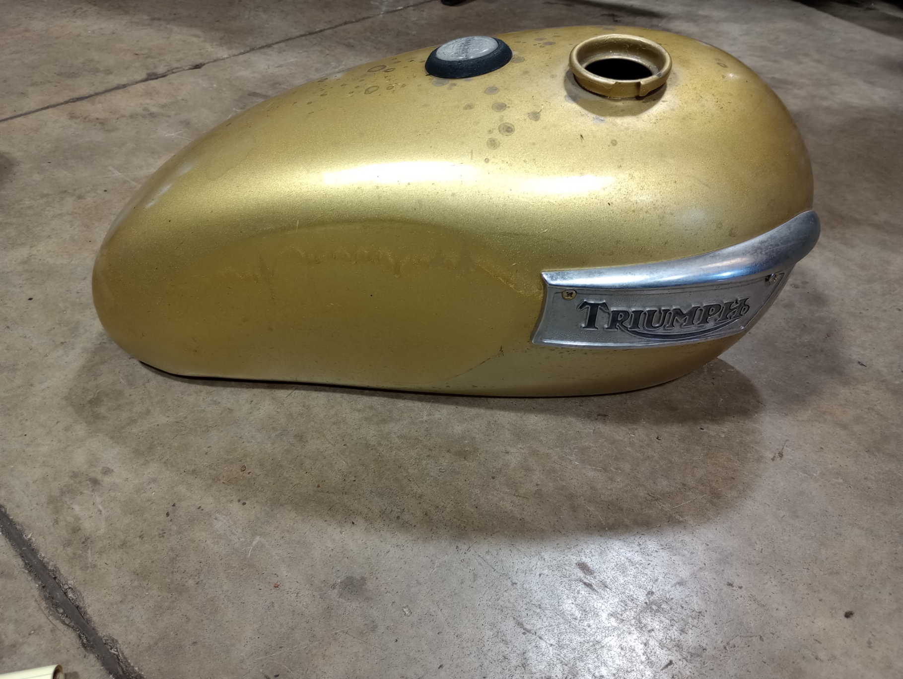 83-4772U Gas Tank, Triumph T140/TR7, Used
