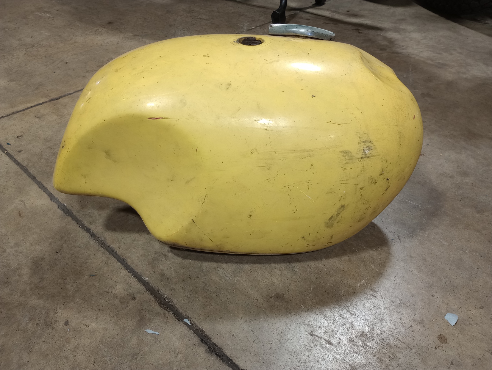 68-8165 BSA A65 Spitfire Fuel Tank, Fiberglass Original – Morrie's