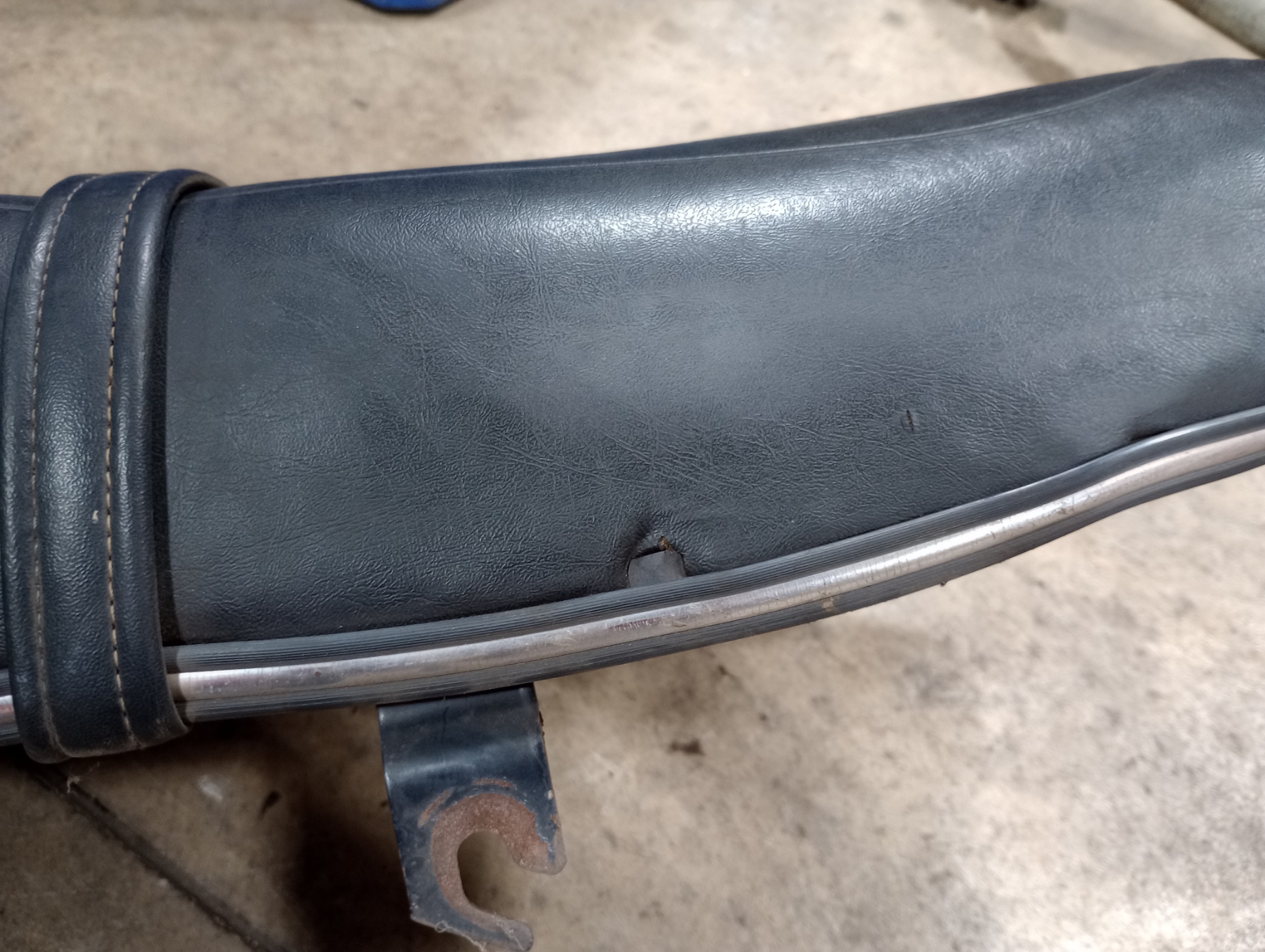 063677U Used Norton Commando Interstate Seat #1 -3