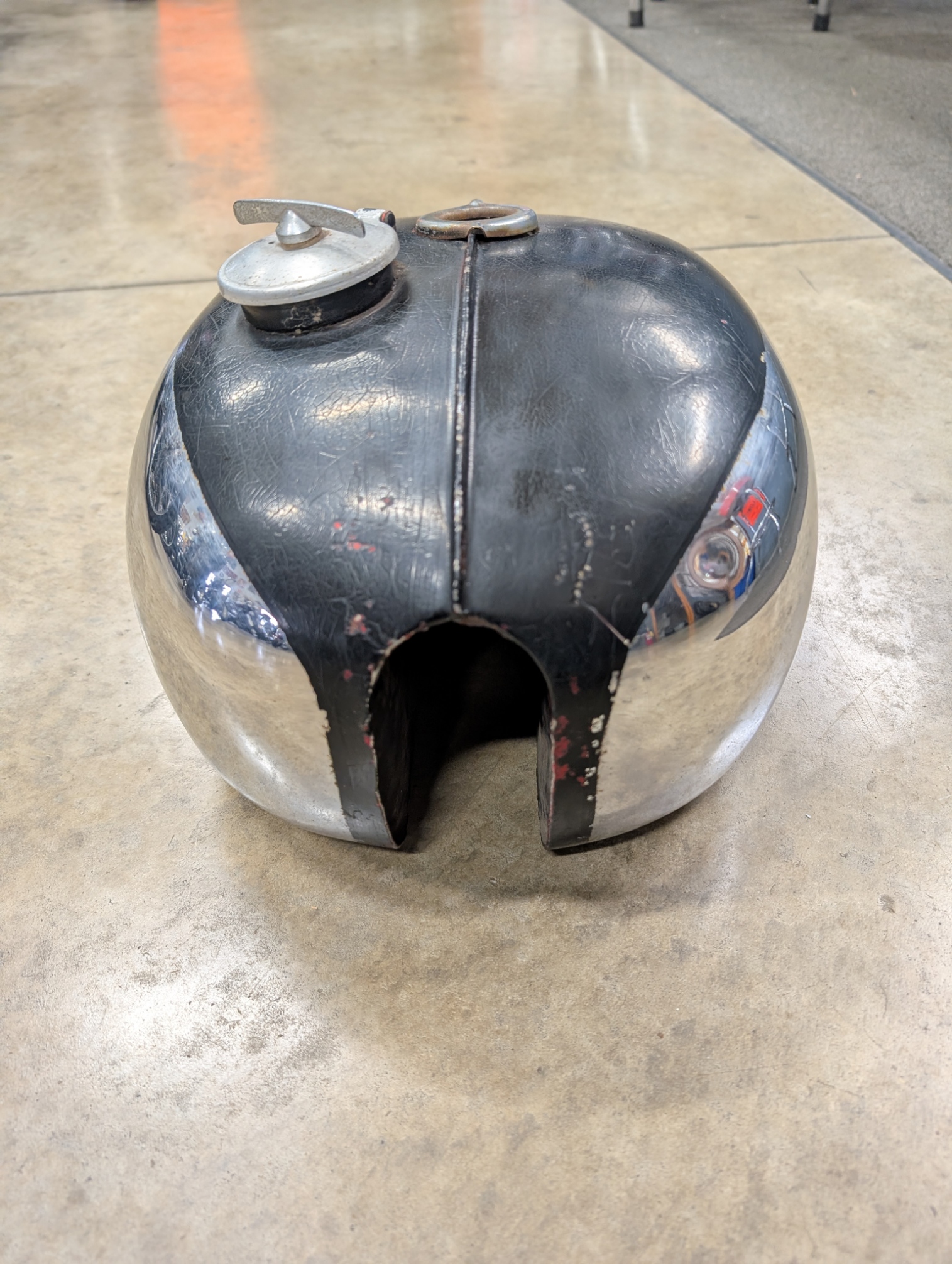 68-8145 1967 BSA Lightning/Thunderbolt Tank - Image 3