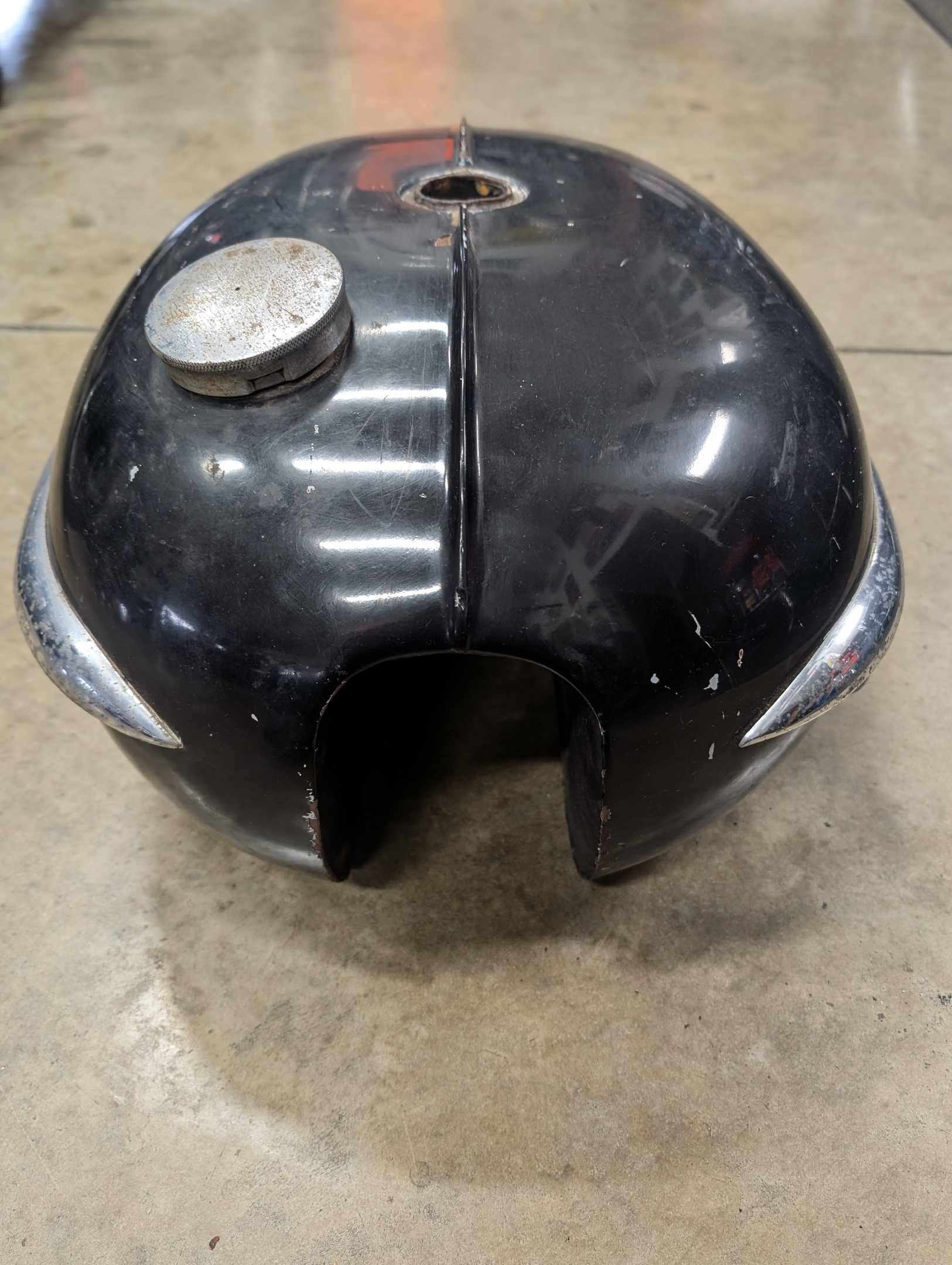 1971/1972 Triumph 650, 4 Gallon Gas Tank - Image 4