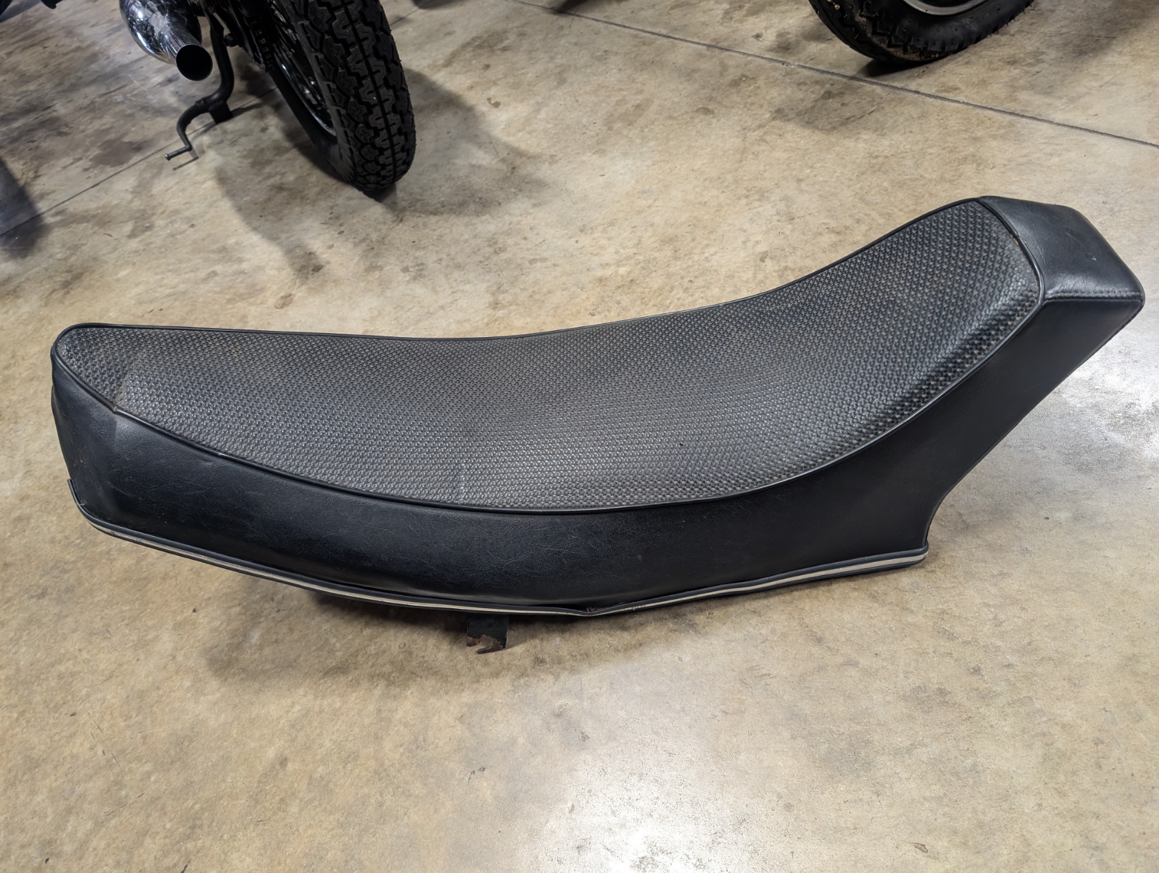 062390U Used Norton Commando Hi-Rider Seat #2