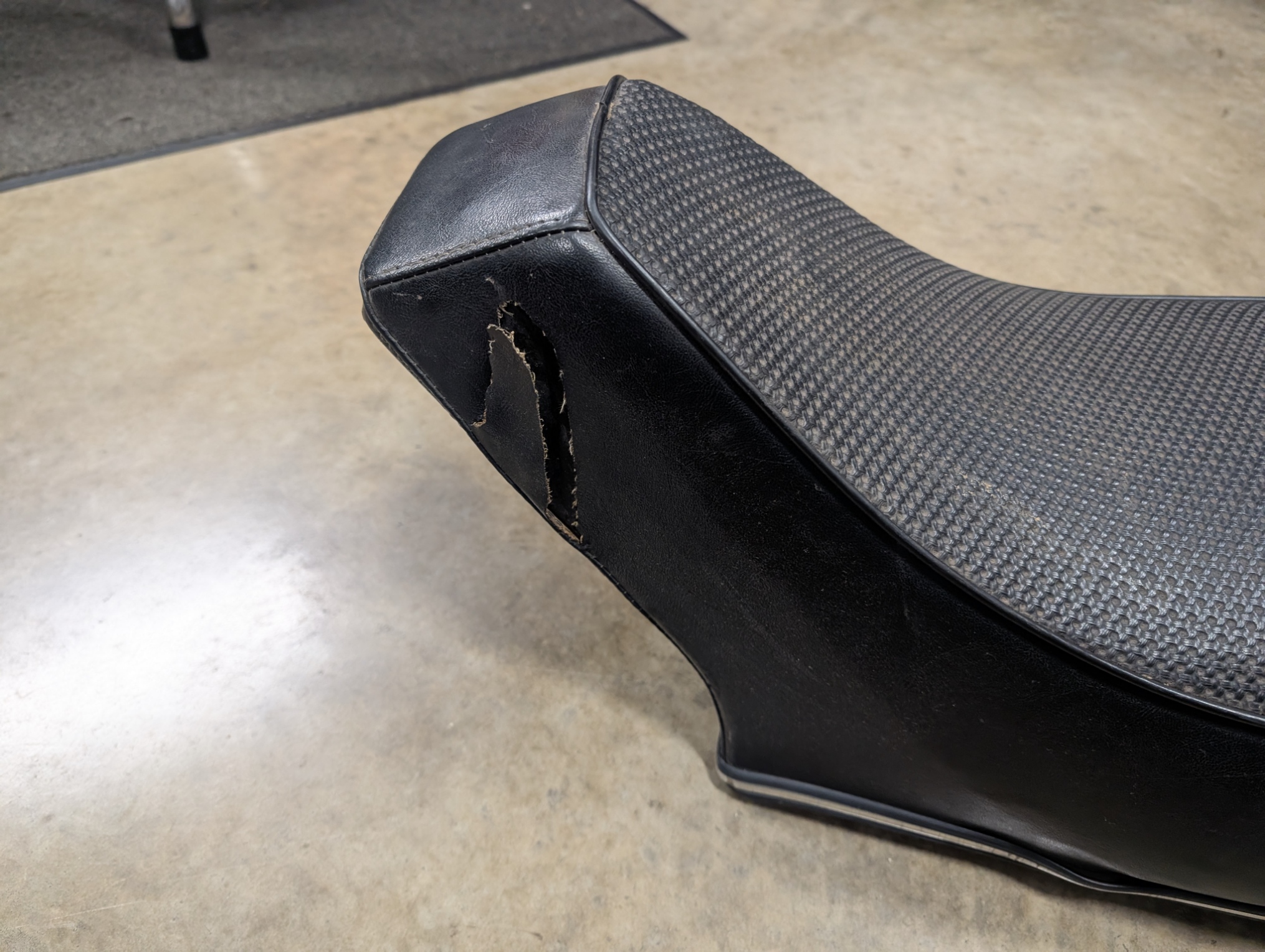 062390U Used Norton Commando Hi-Rider Seat #2 5