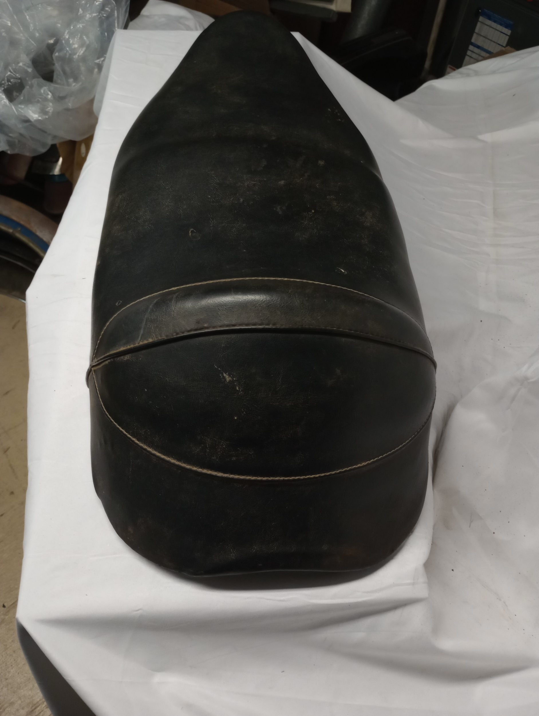 68-9330U BSA A65 Hump Back Seat 1966-1970 - USED #2 - Image 6