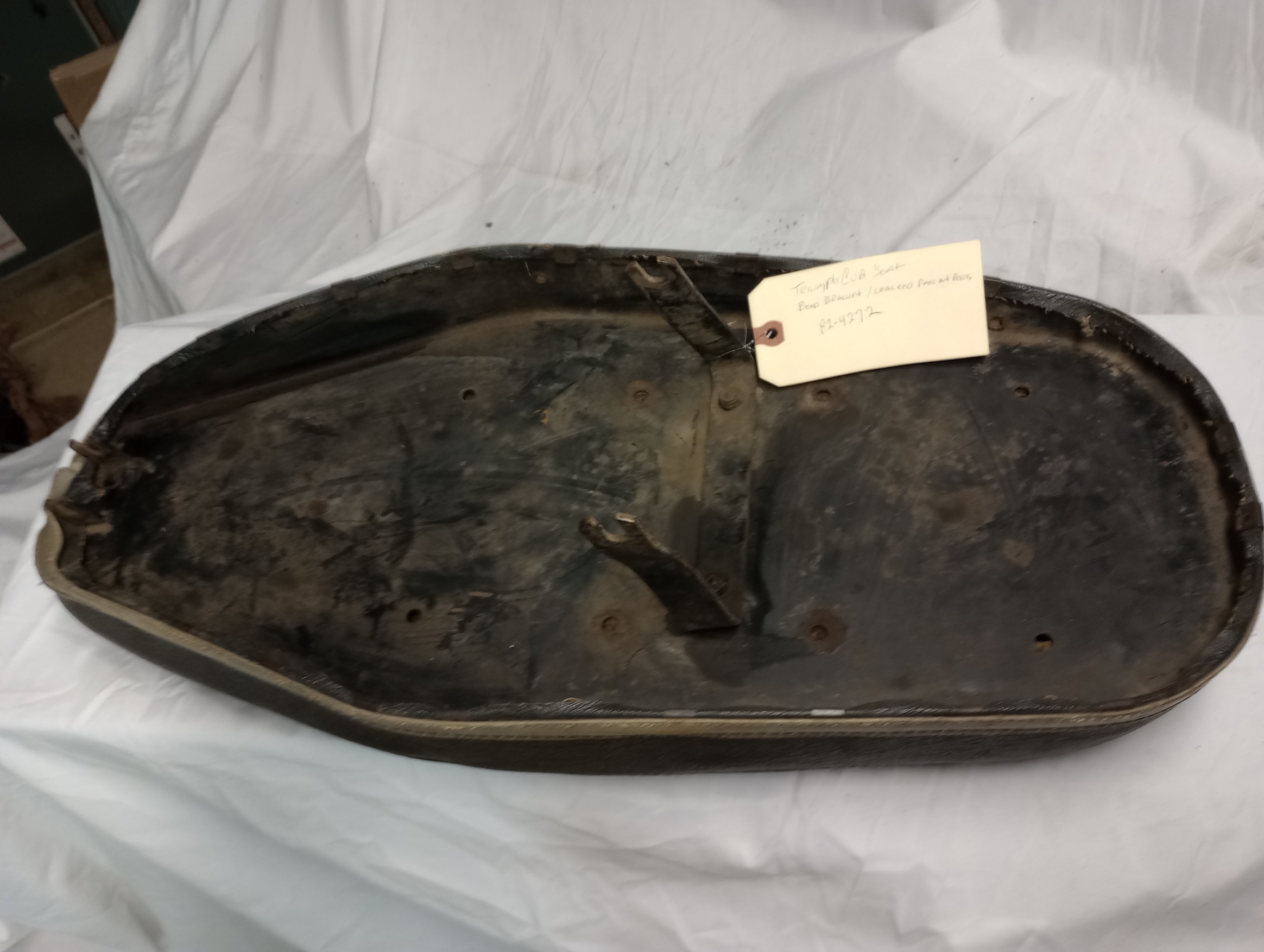 82-4272 Seat, Triumph Cub - Image 5