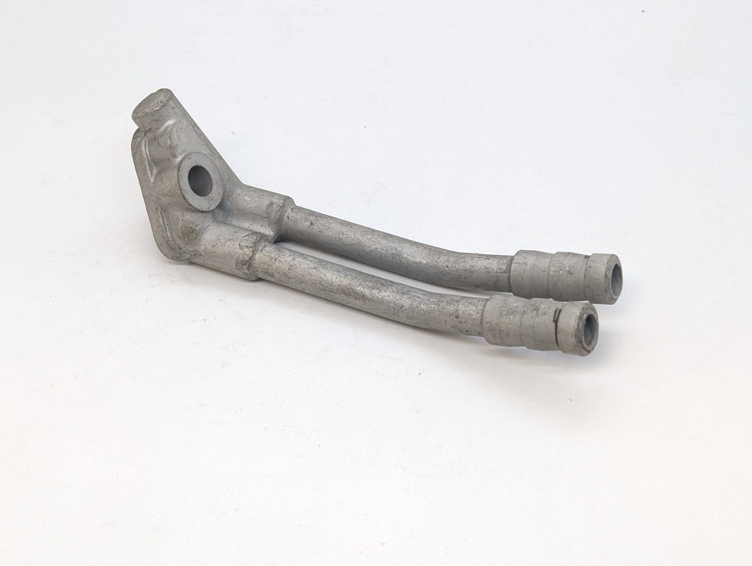 032046 Oil Line Junction, Norton Early Commando