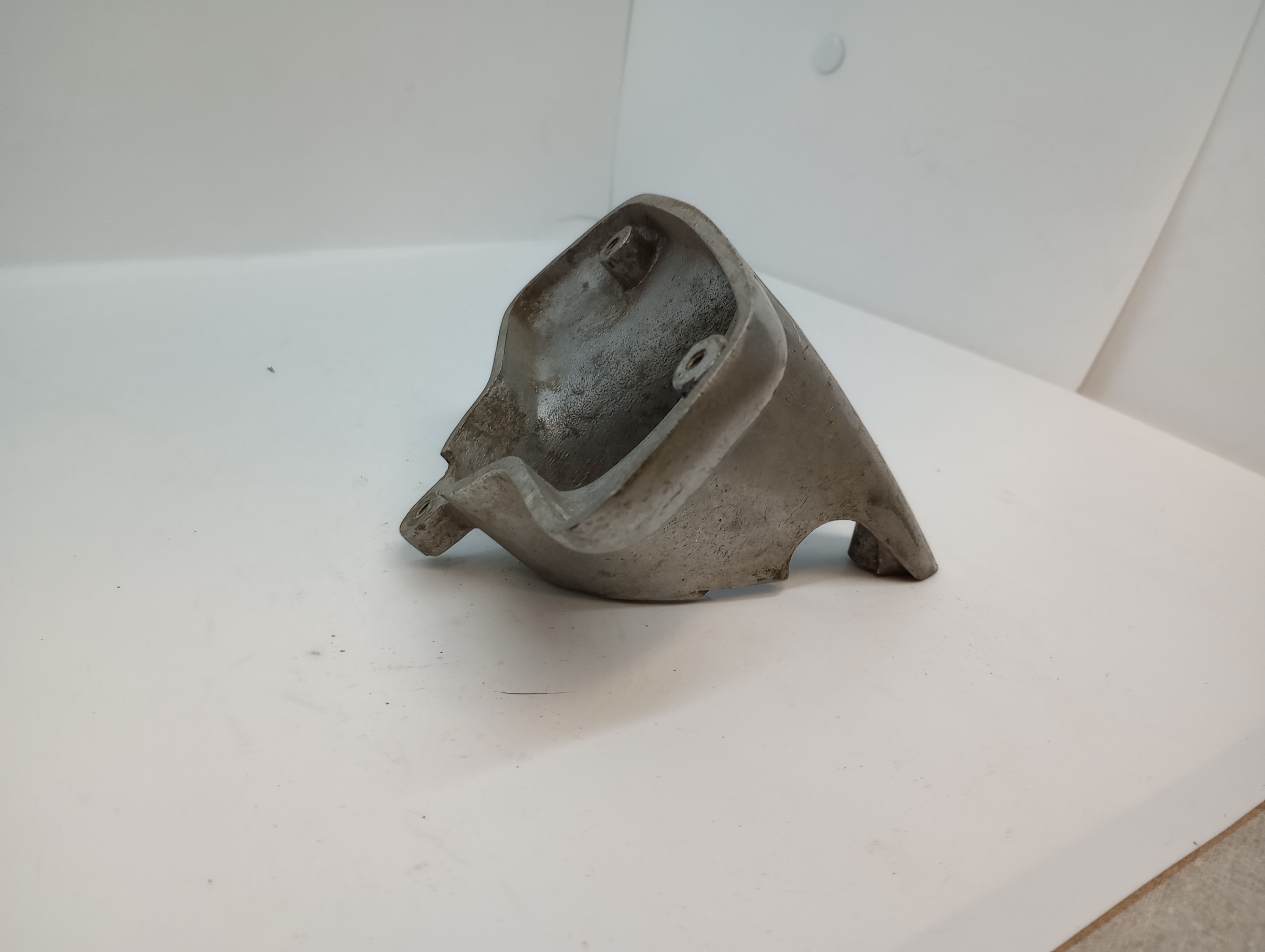 82-6847U TAIL LAMP SUPPORT,66-67