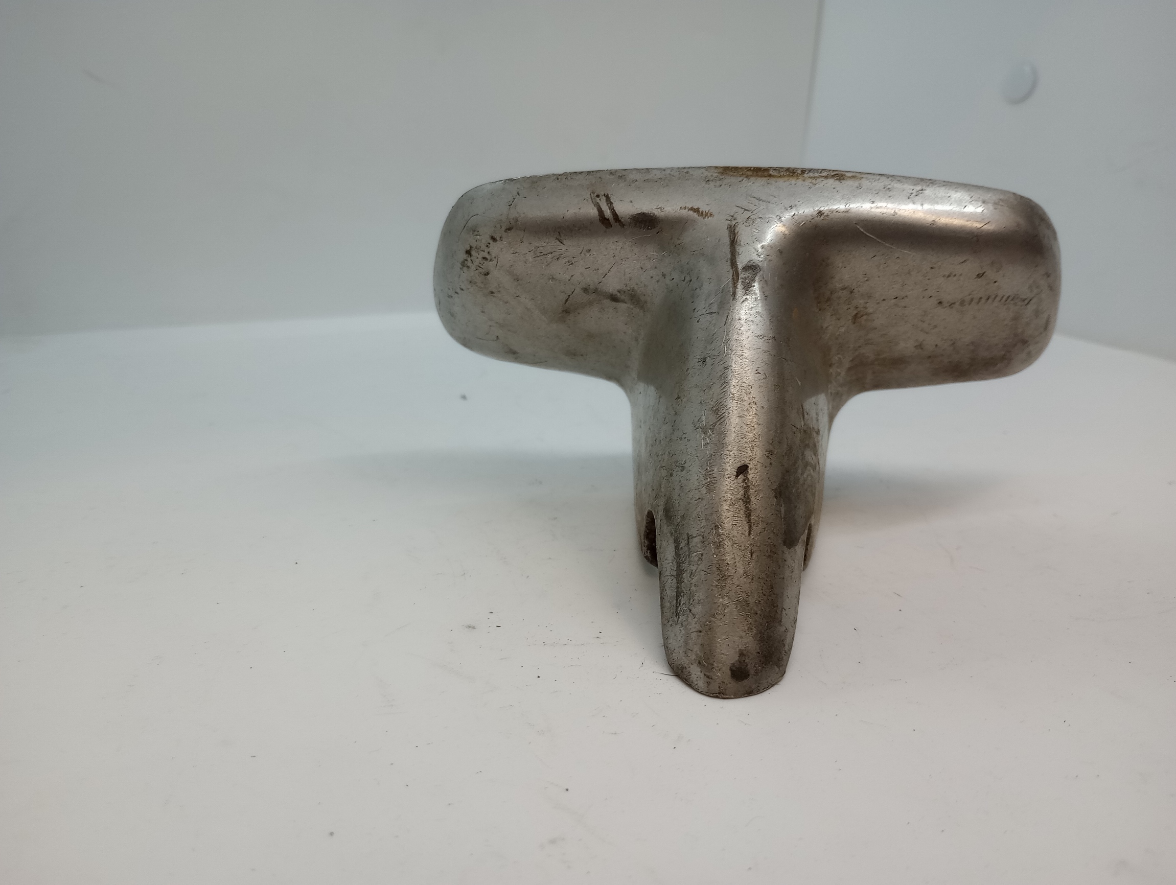 82-6847U TAIL LAMP SUPPORT,66-67