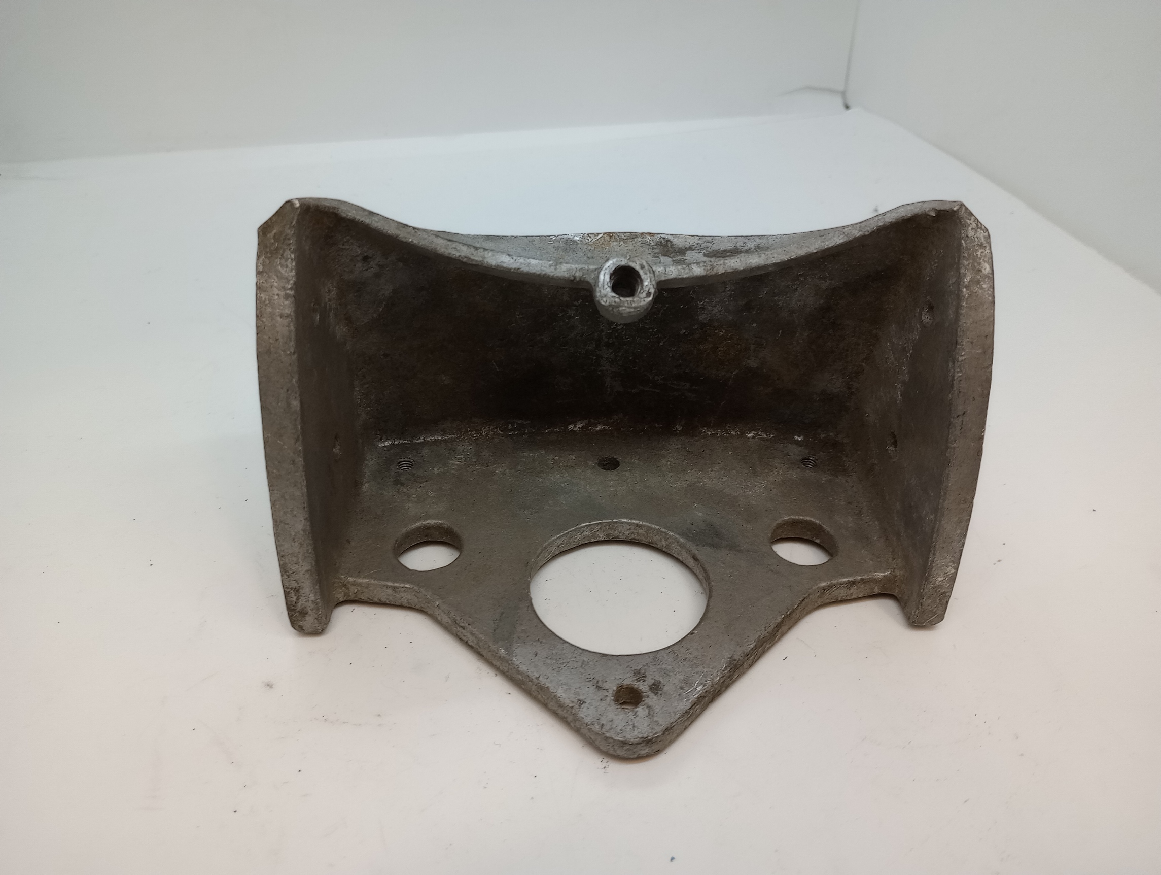 82-8139U Triumph Tail Lamp Support, 68-70