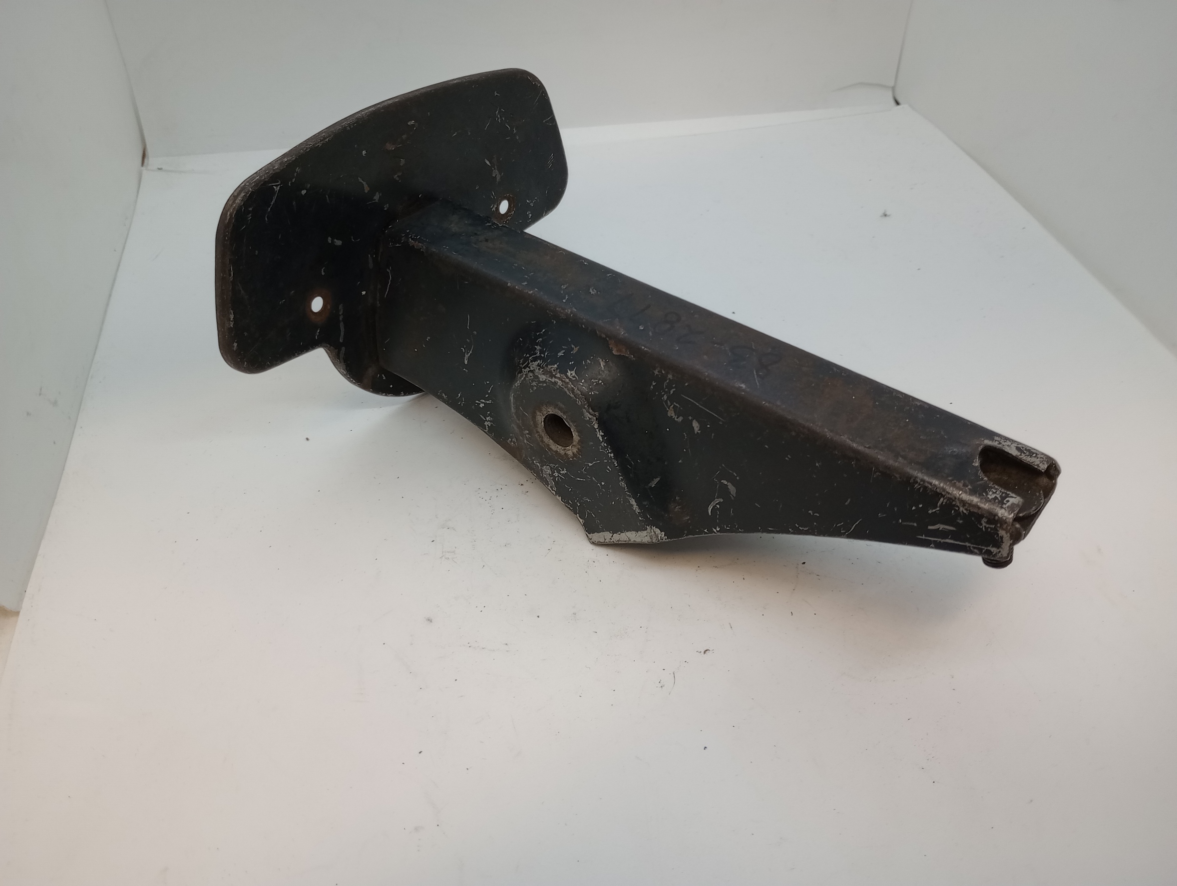 Used original item, correct for the 650 twins A65/TR6/T120