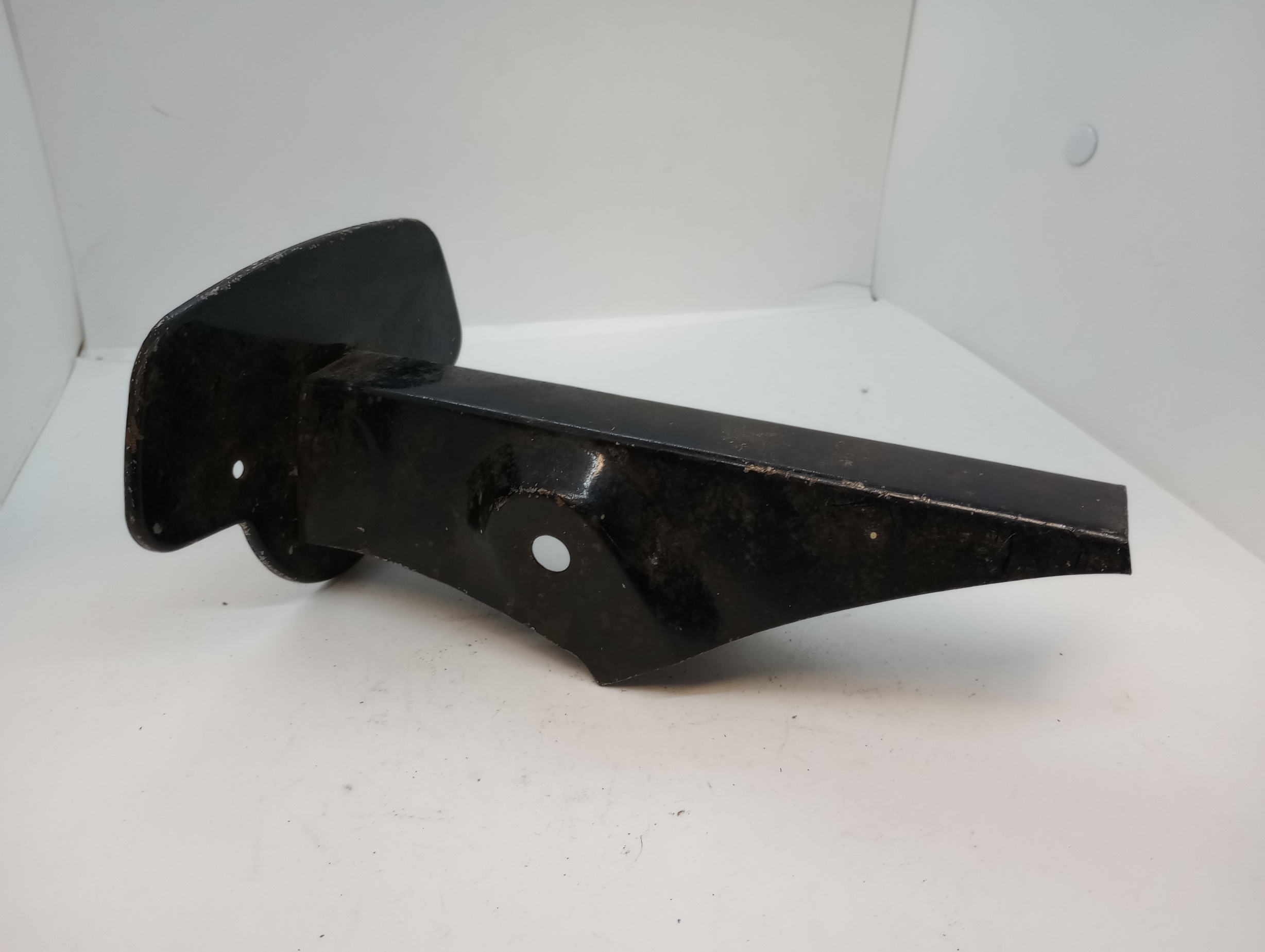 83-2786U Tail Lamp Support 71-72