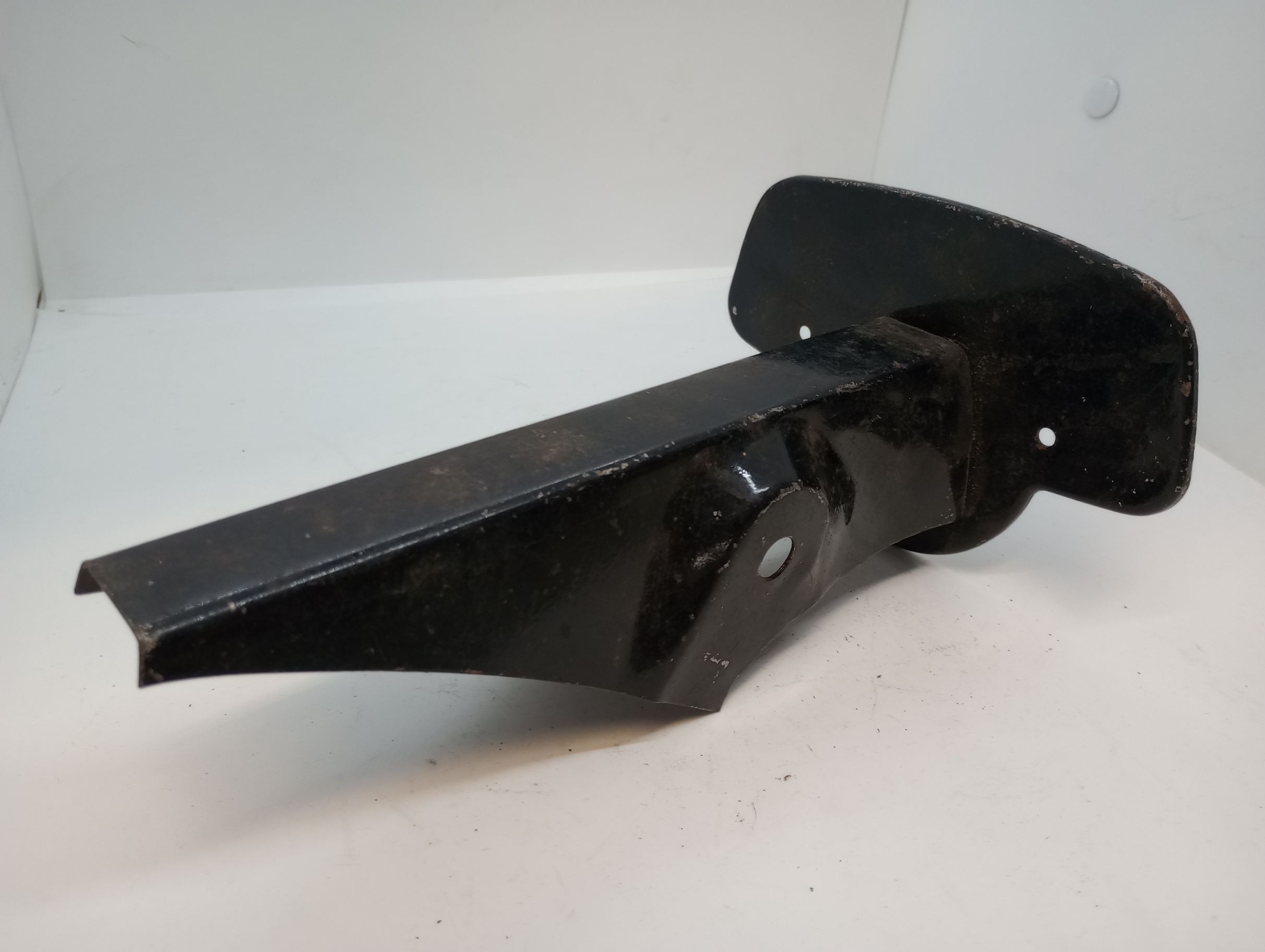 83-2786U Tail Lamp Support 71-72