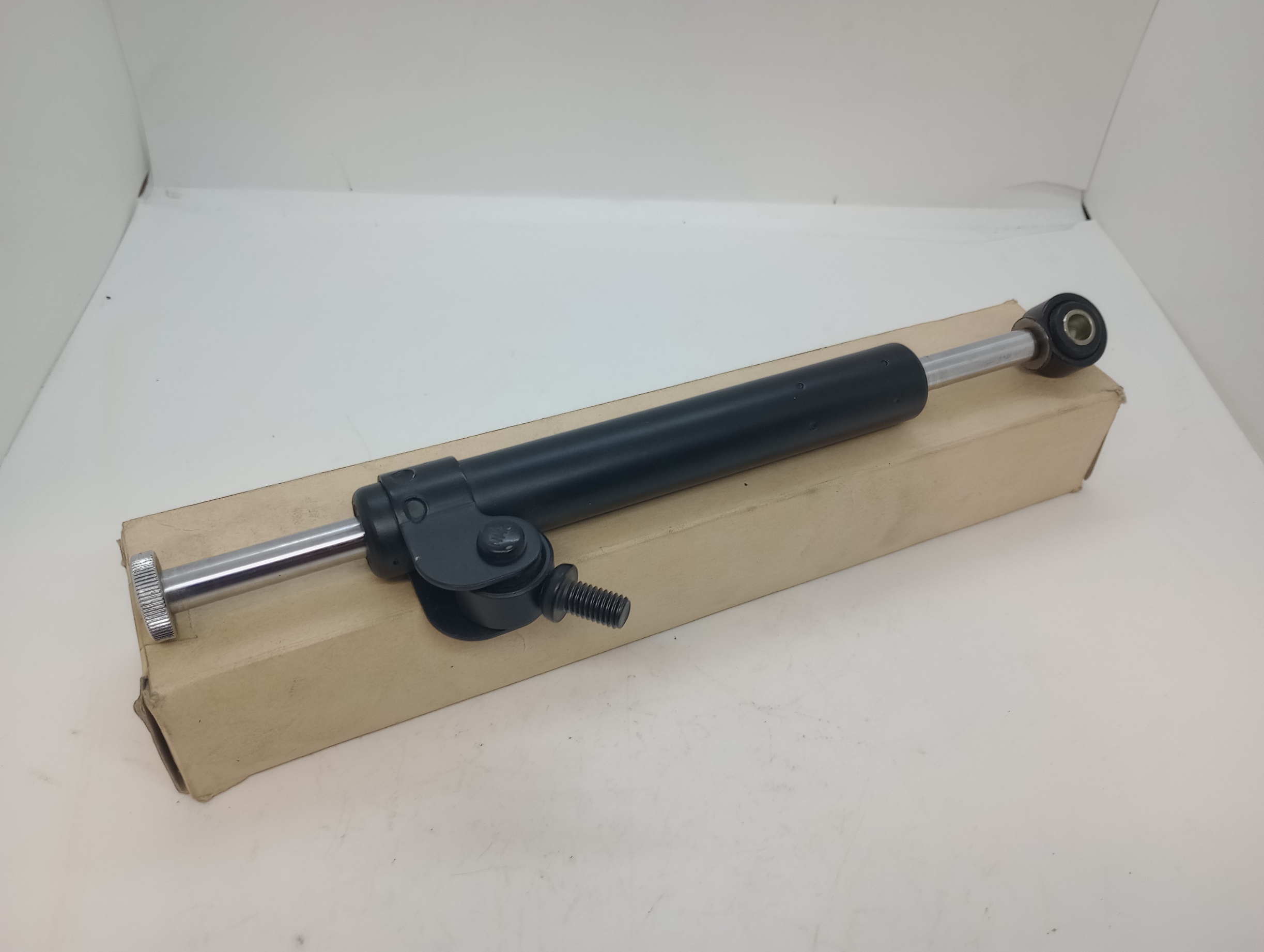 06-4230 Steering Damper Norton