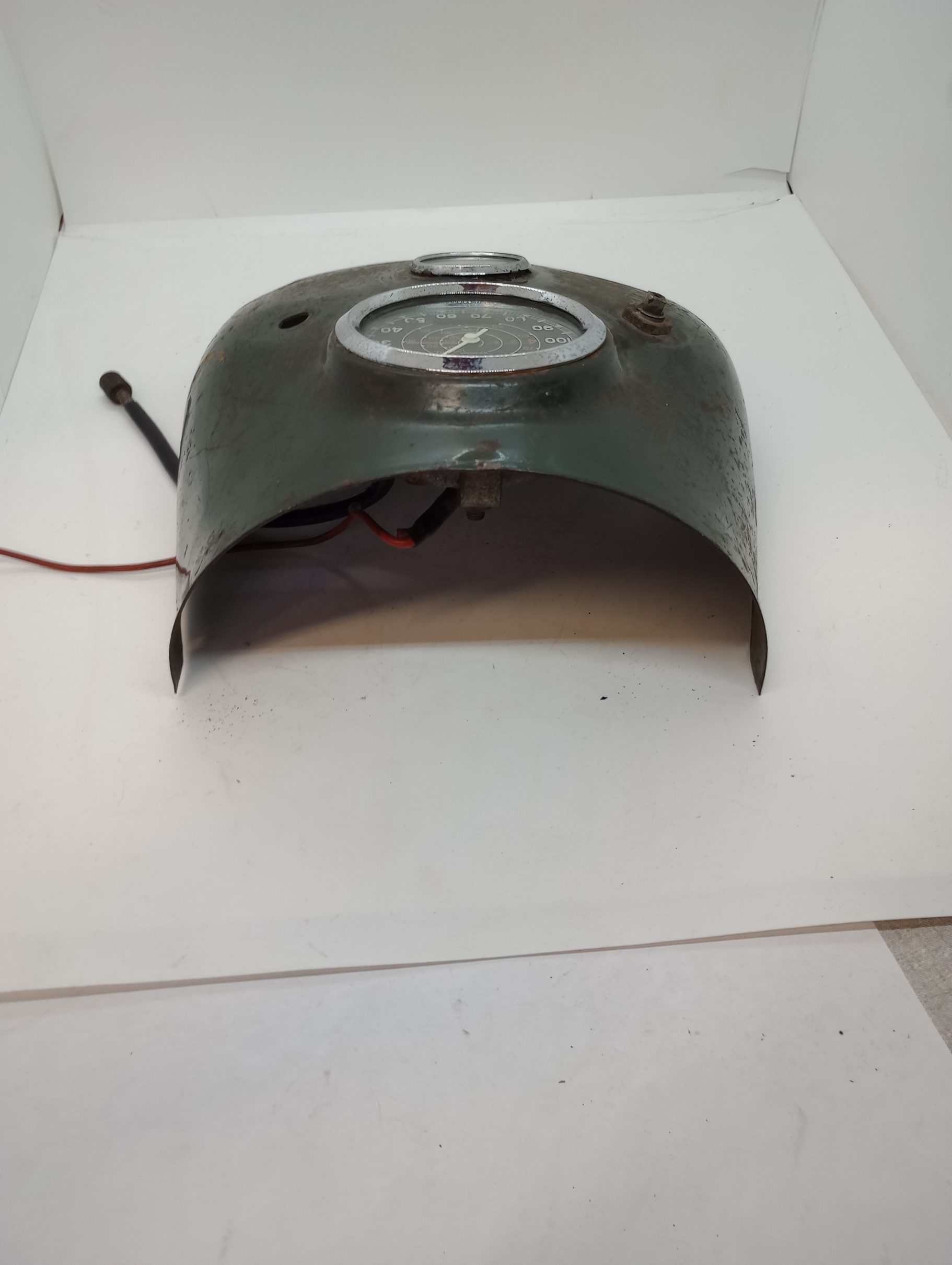 97-0798UB Triumph TRW Headlight Nacelle Top w/Speedometer