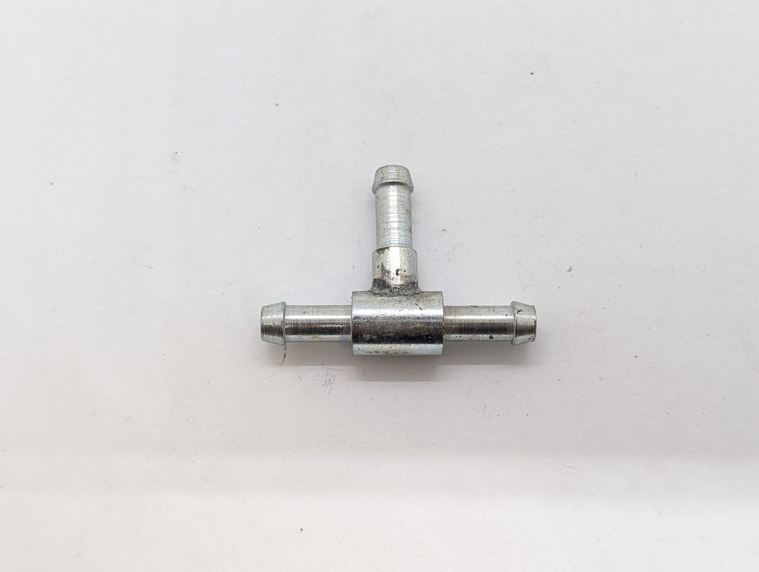 MP95-432 Fuel Line Adaptor "T" Style, 1/4" Barbs, Metal