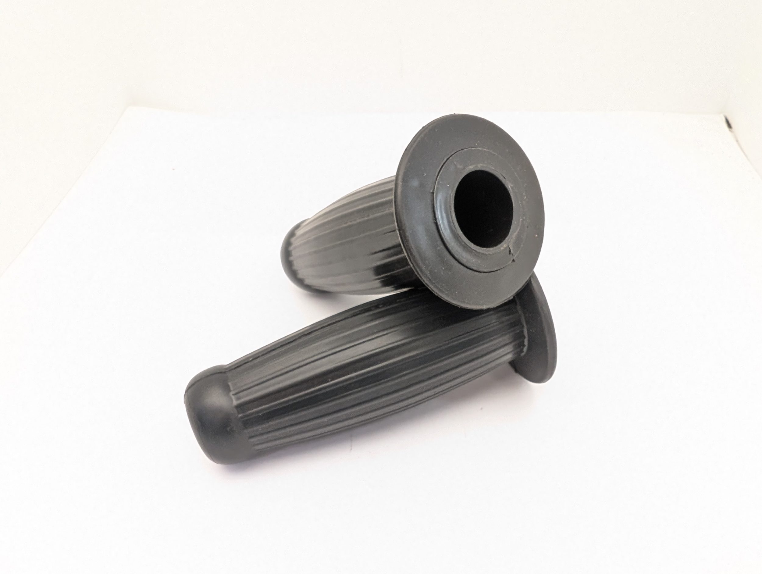 067230 Hand Grip Set, Pair, Grand Turismo Type, 5" Long