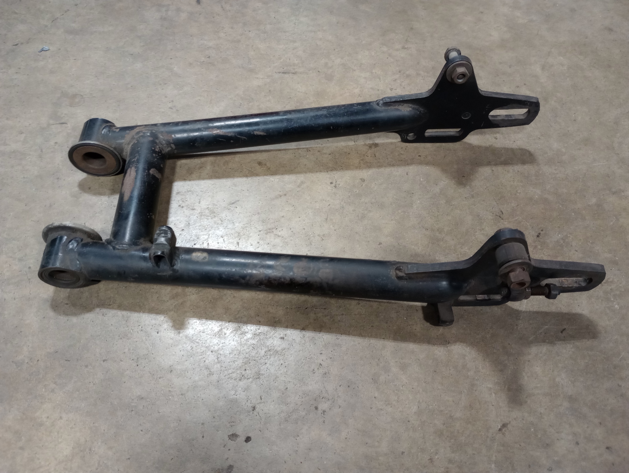 060441U Norton 750 Commando Swingarm - USED