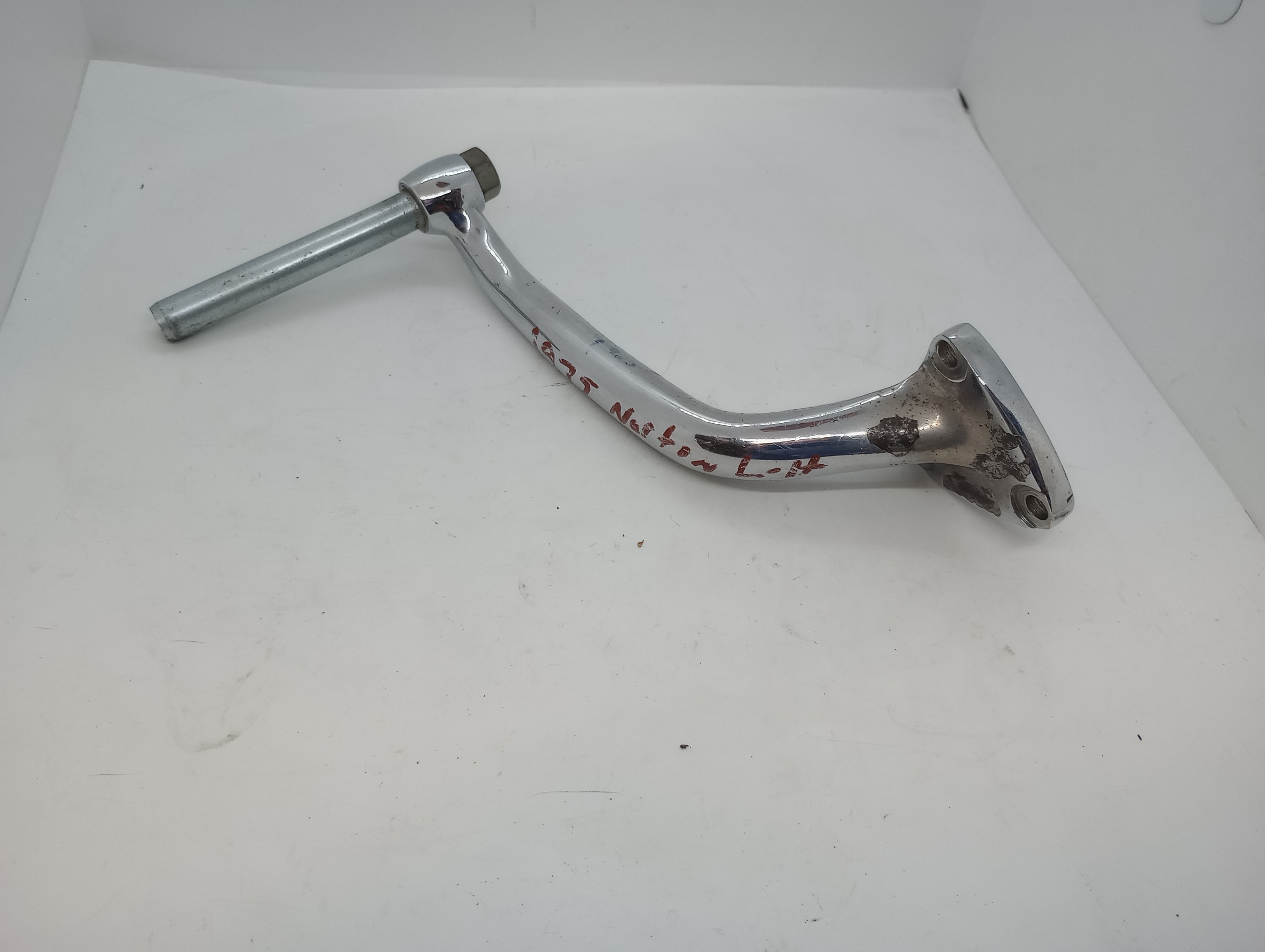 065186U 1975 Norton 850 L-H Footrest USED