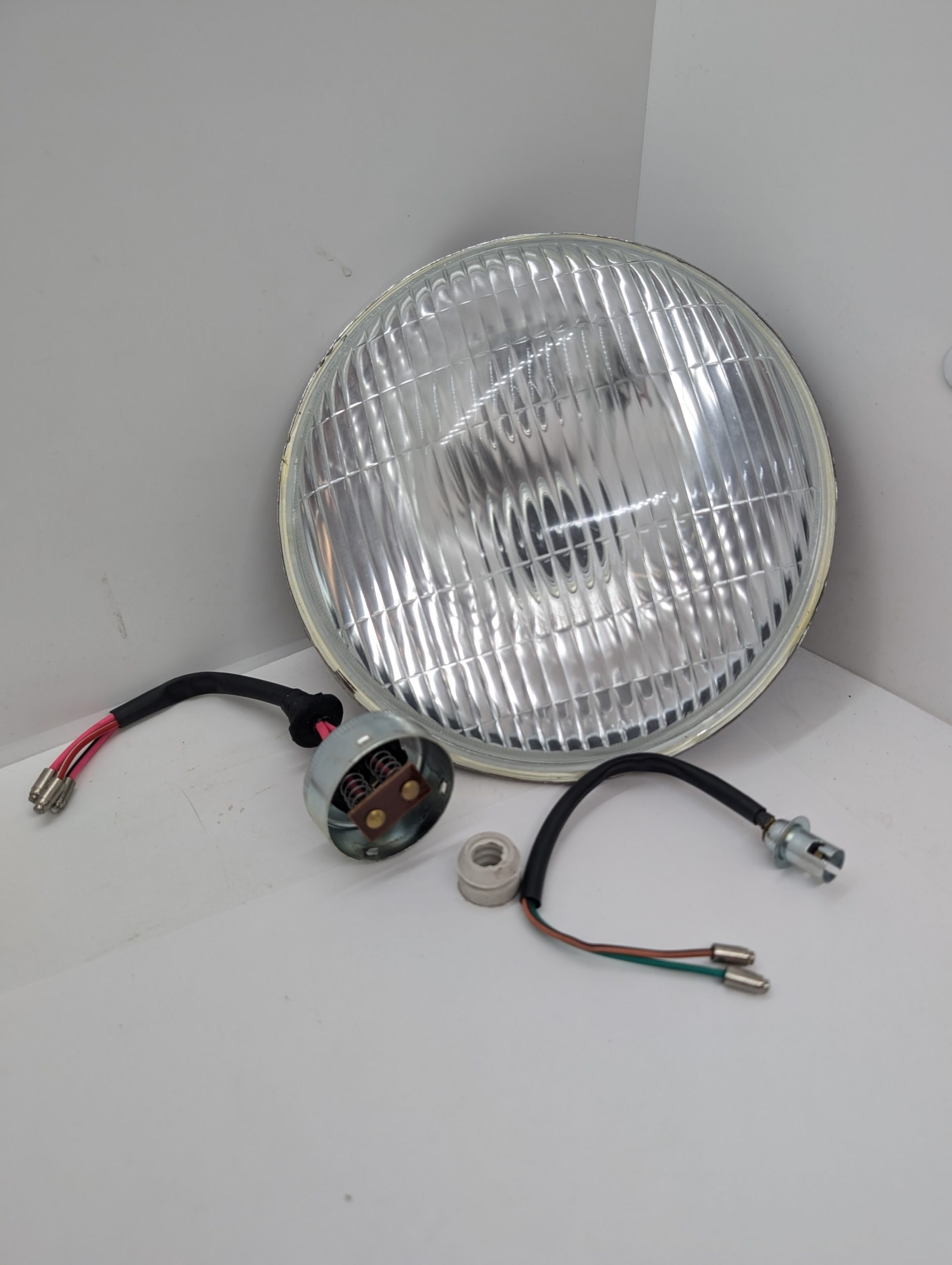516812T 7" Head Light Lens with Pilot Bulb Hole - Wassell Brand