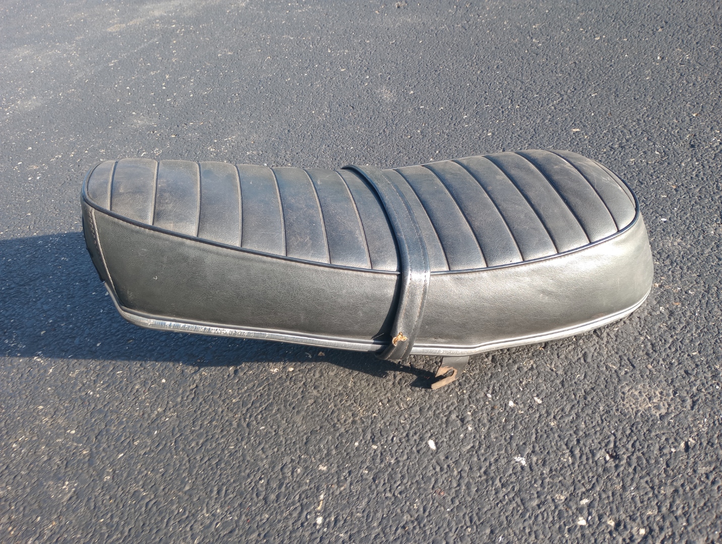 061766U Seat, Norton 750 Commando Roadster, -USED