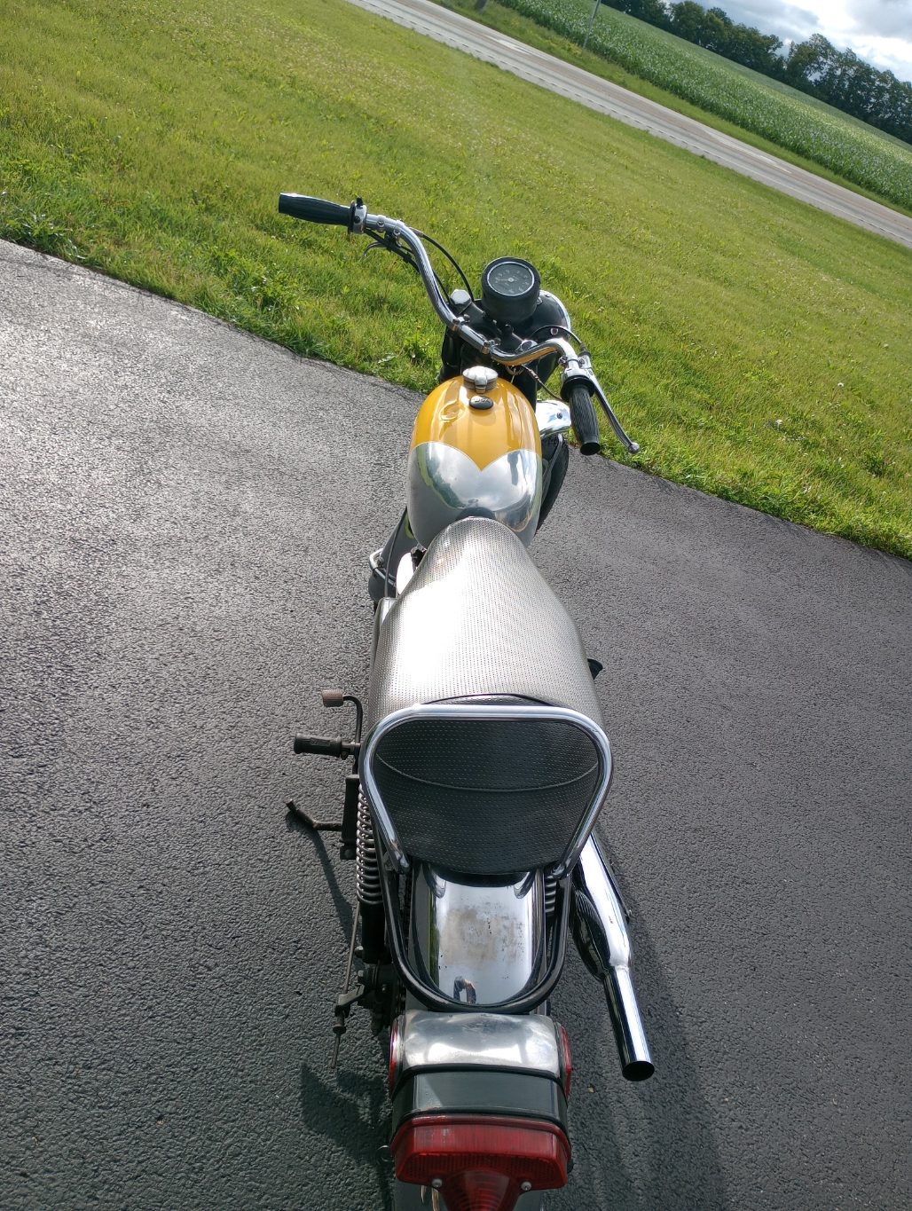 BSA B441 Victor (Yellow Tank)