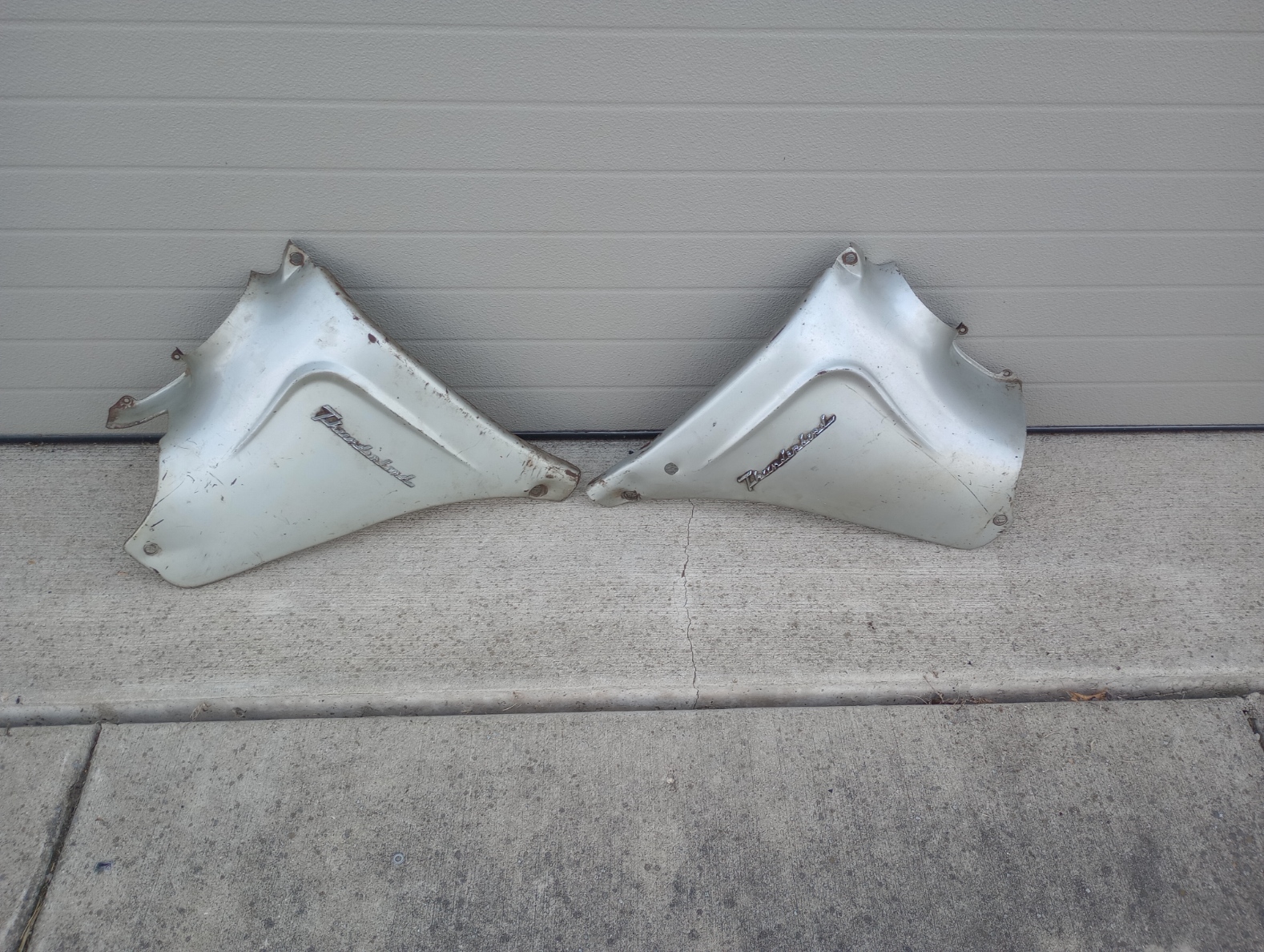 82-5319, 82-5320, 82-6195 Triumph 6T LH/RH Panels w/ Motif
