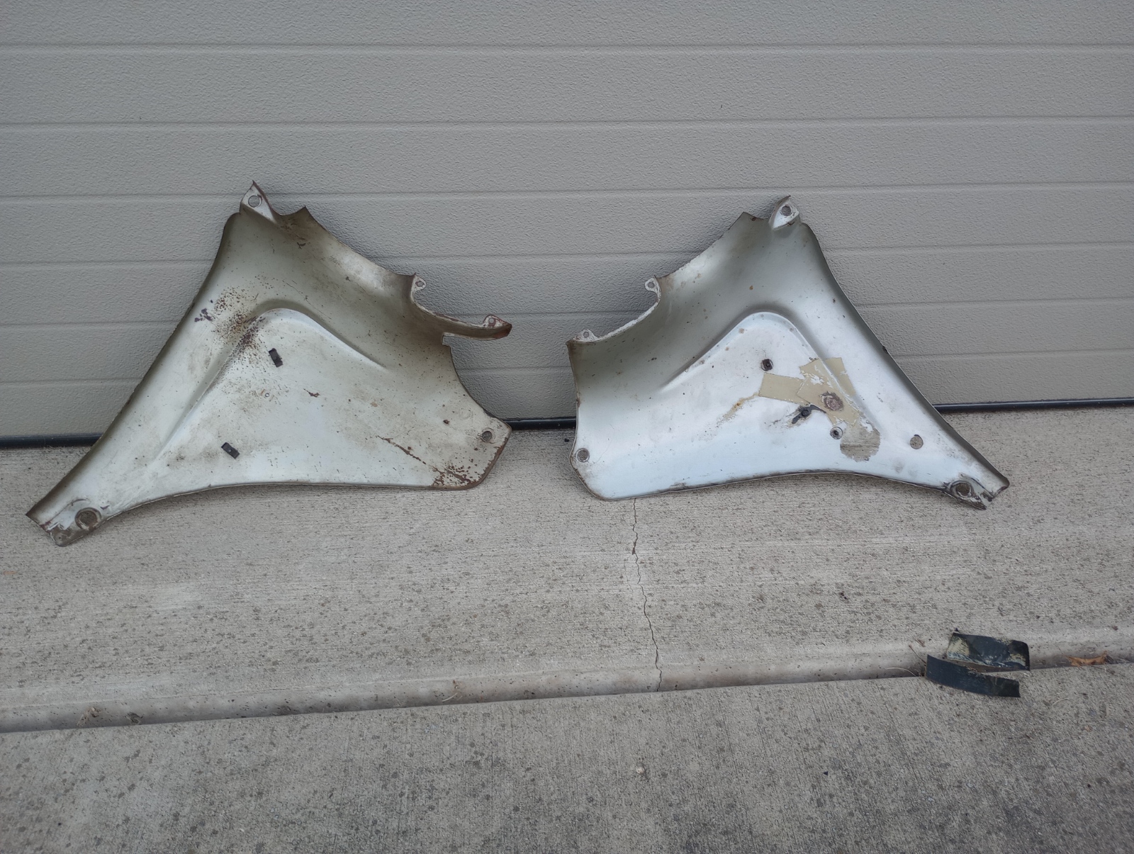 82-5319, 82-5320, 82-6195 Triumph 6T LH/RH Panels w/ Motif
