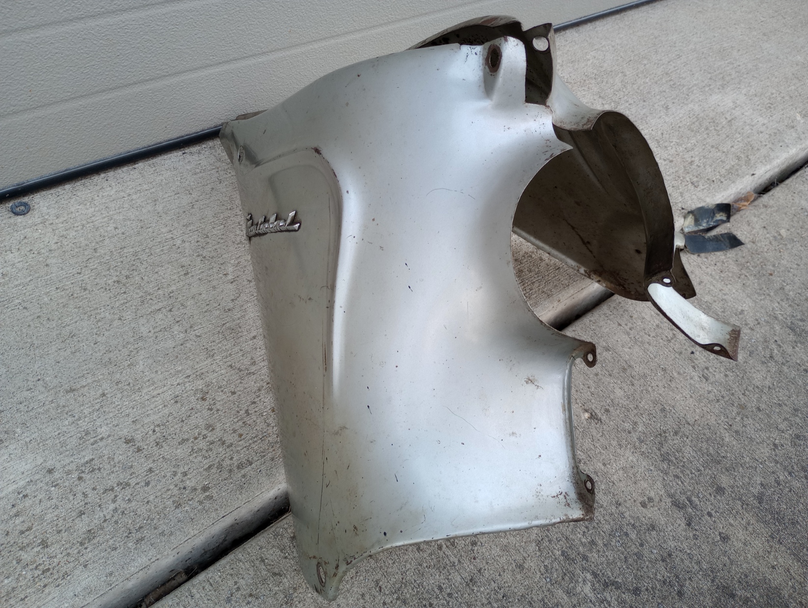 82-5319, 82-5320, 82-6195 Triumph 6T LH/RH Panels w/ Motif