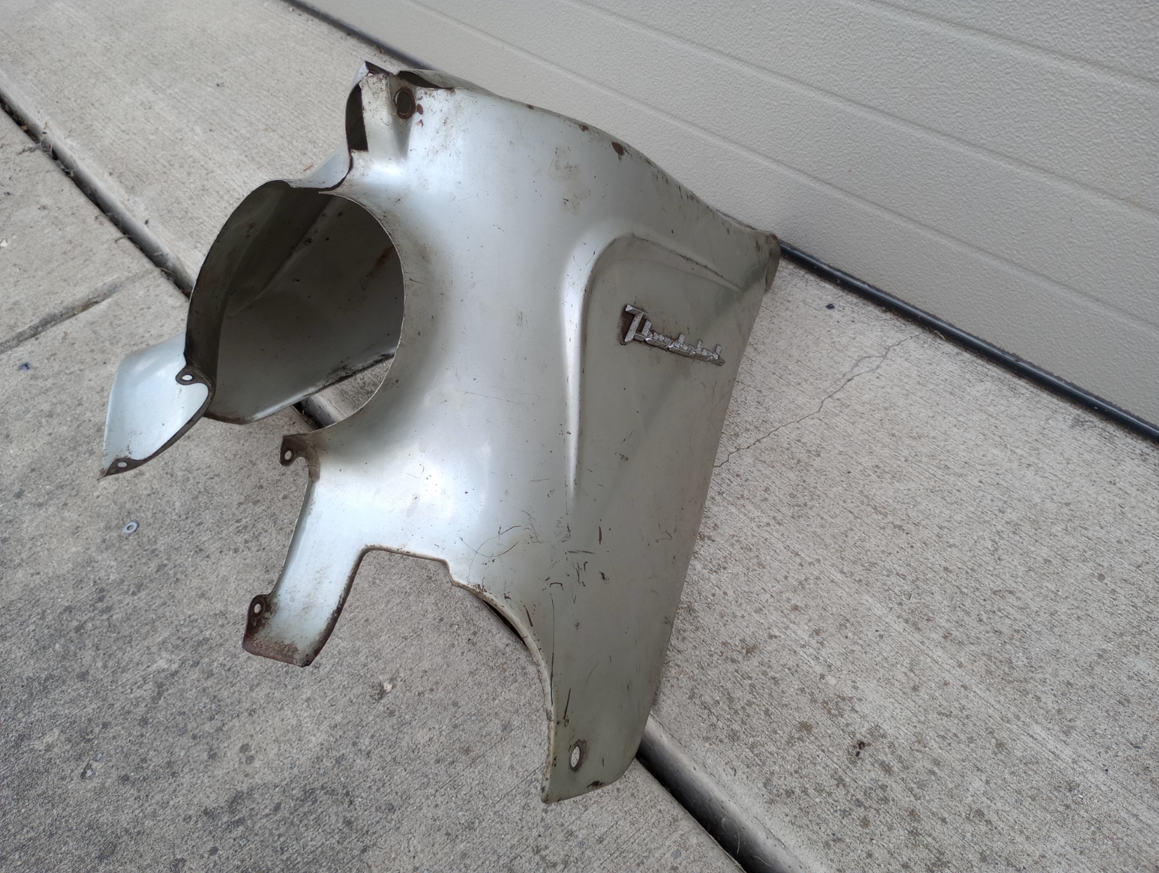 82-5319, 82-5320, 82-6195 Triumph 6T LH/RH Panels w/ Motif