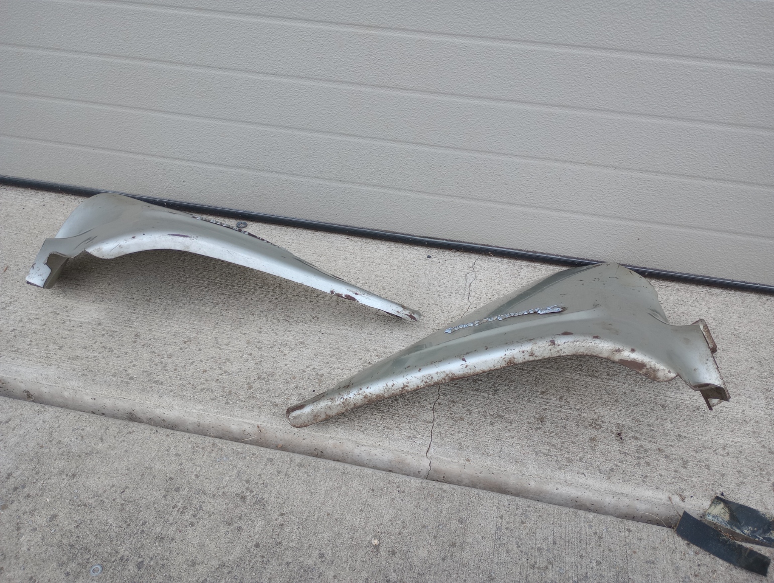 82-5319, 82-5320, 82-6195 Triumph 6T LH/RH Panels w/ Motif