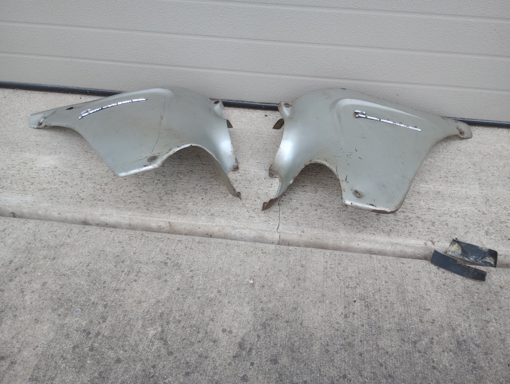 82-5319, 82-5320, 82-6195 Triumph 6T LH/RH Panels w/ Motif