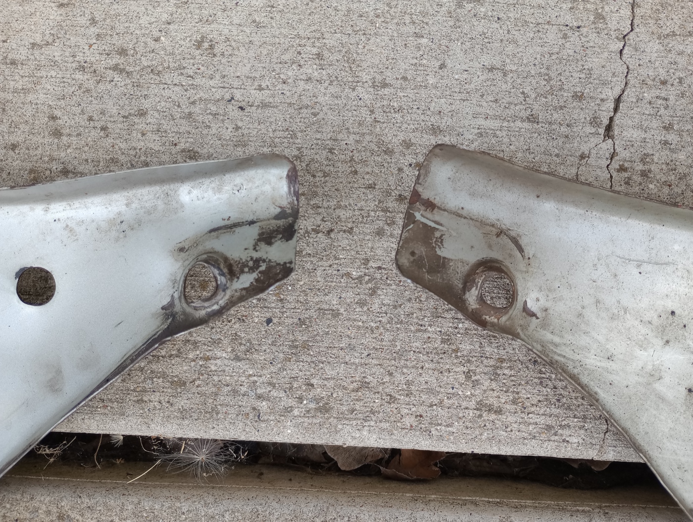 82-5319, 82-5320, 82-6195 Triumph 6T LH/RH Panels w/ Motif