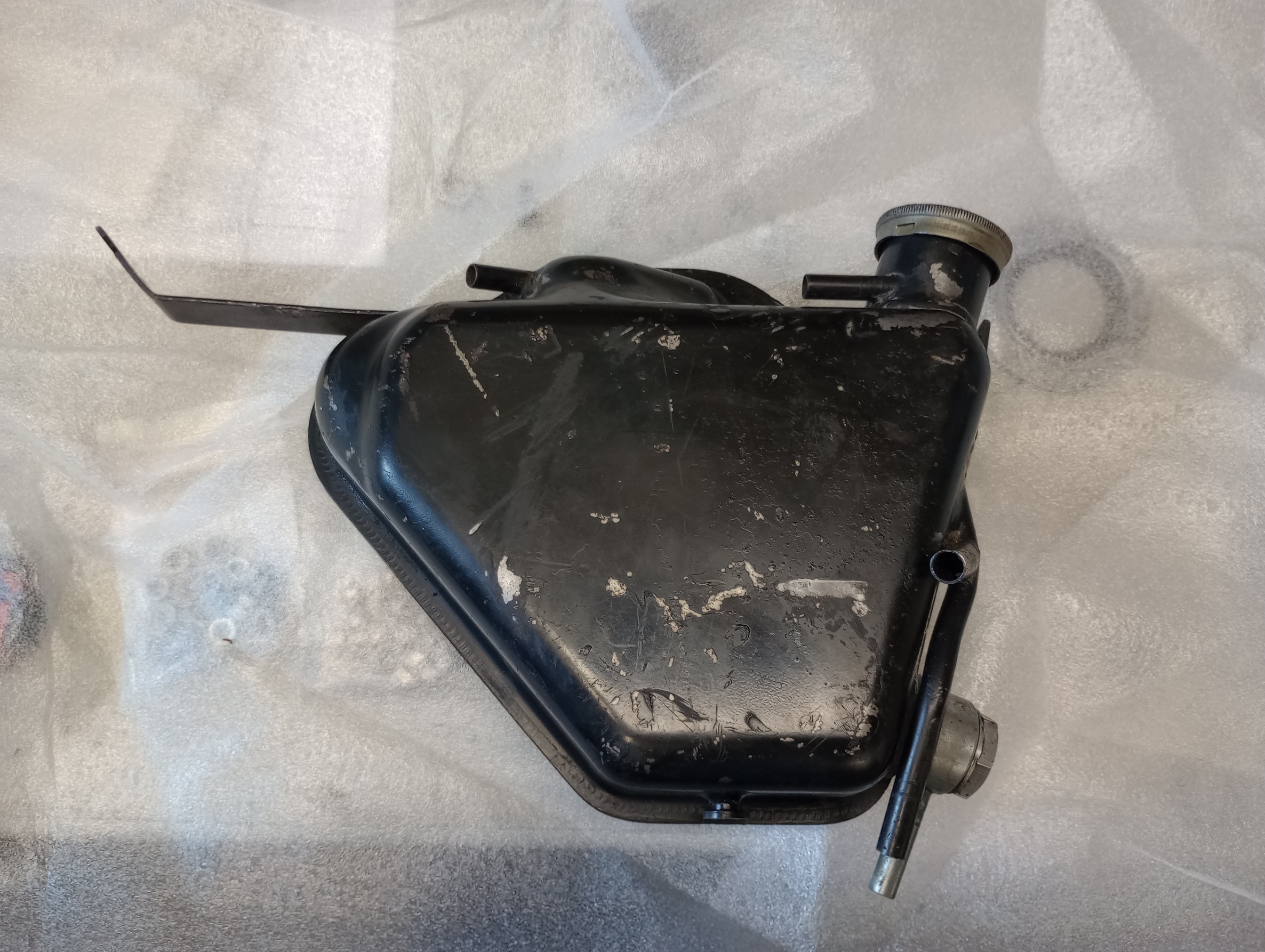 06-3090 71-74 Norton Commando Oil Tank - USED